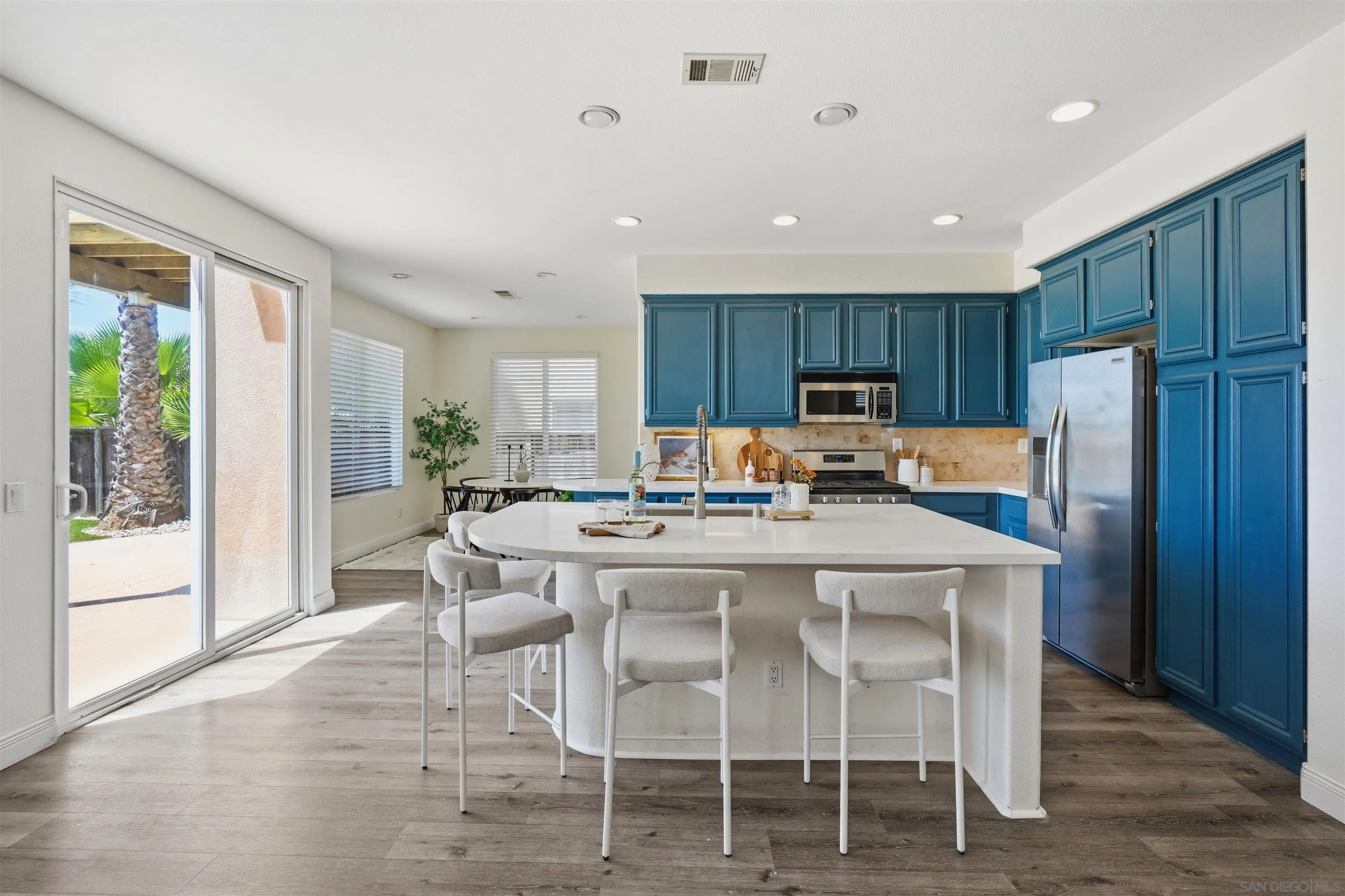 https://cdn.realtyfeed.com/cdn/127/260020469/e5f8c0e3a2d3af455581b1ce4361cefd.webp