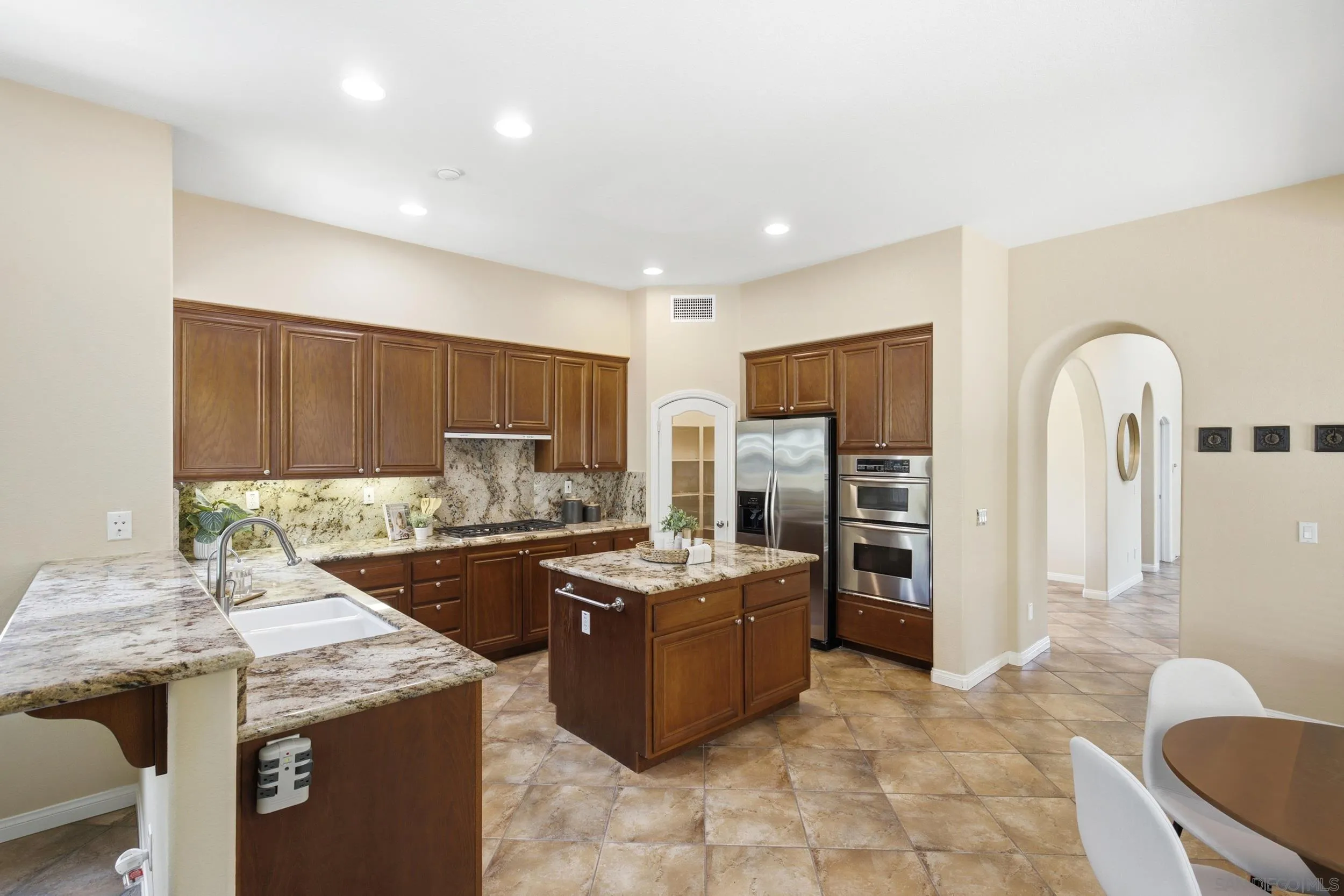 https://cdn.realtyfeed.com/cdn/127/260020474/403a7cbd58b7fbdb936f6469da533304.webp