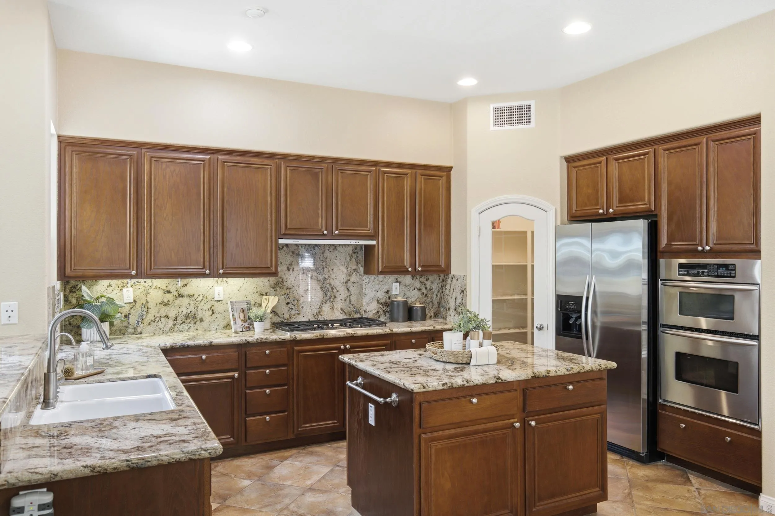 https://cdn.realtyfeed.com/cdn/127/260020474/6a3d1ce984850a557a77e451fc8e925d.webp