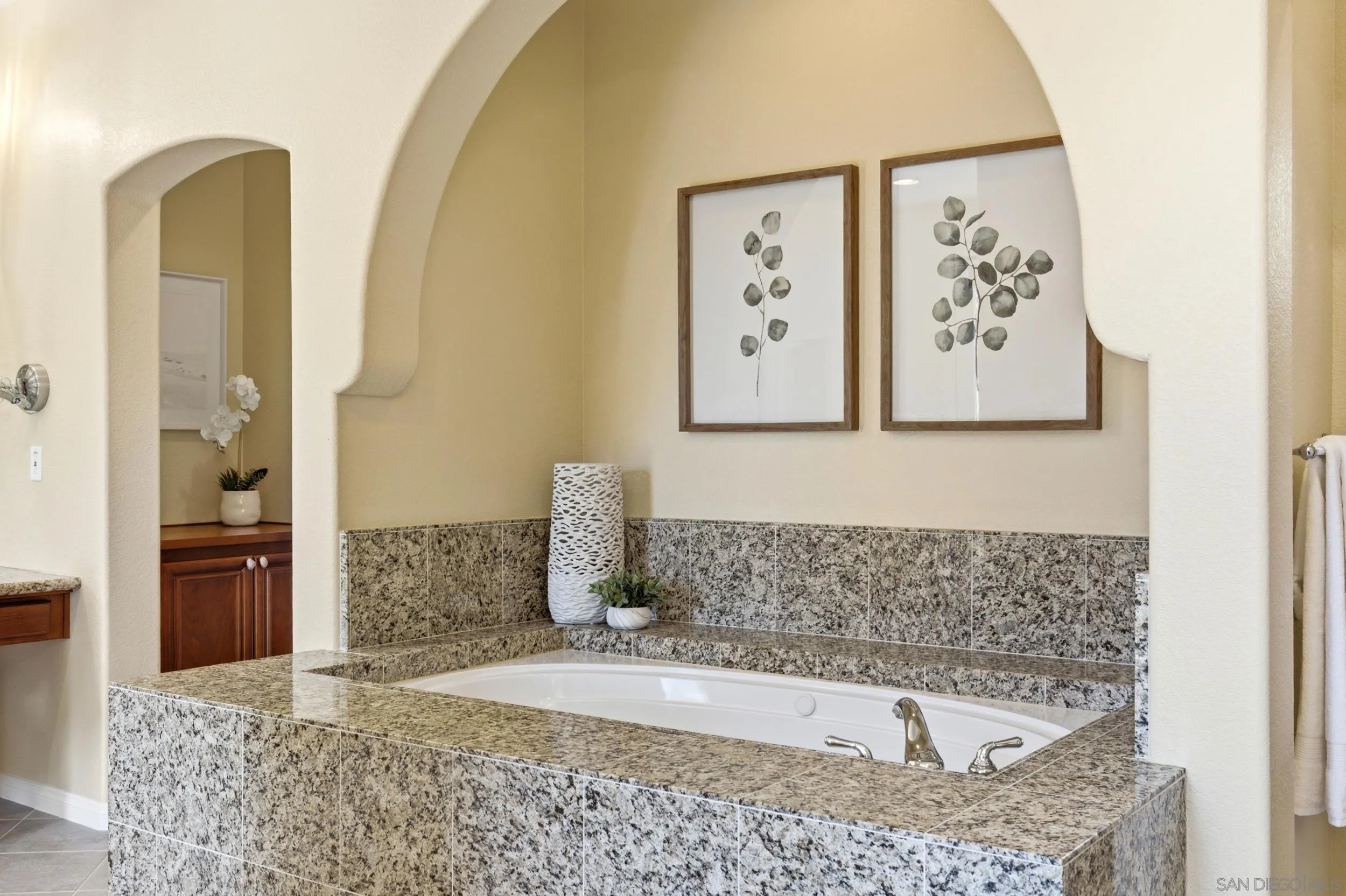 https://cdn.realtyfeed.com/cdn/127/260020474/c15dc431bab654ce475a5244817f4318.webp