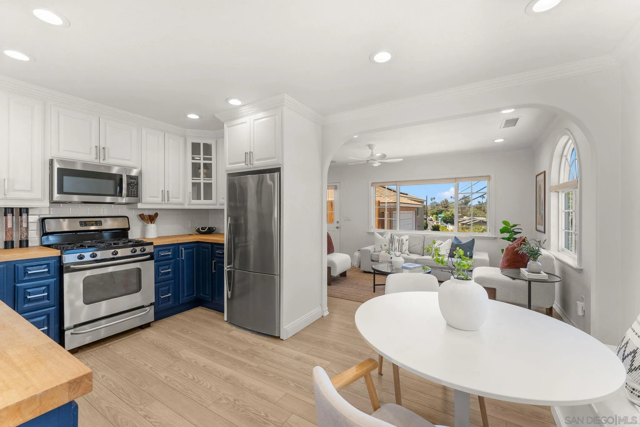 https://cdn.realtyfeed.com/cdn/127/260020476/090b311e84b1bfbc769b568154cf1867.webp