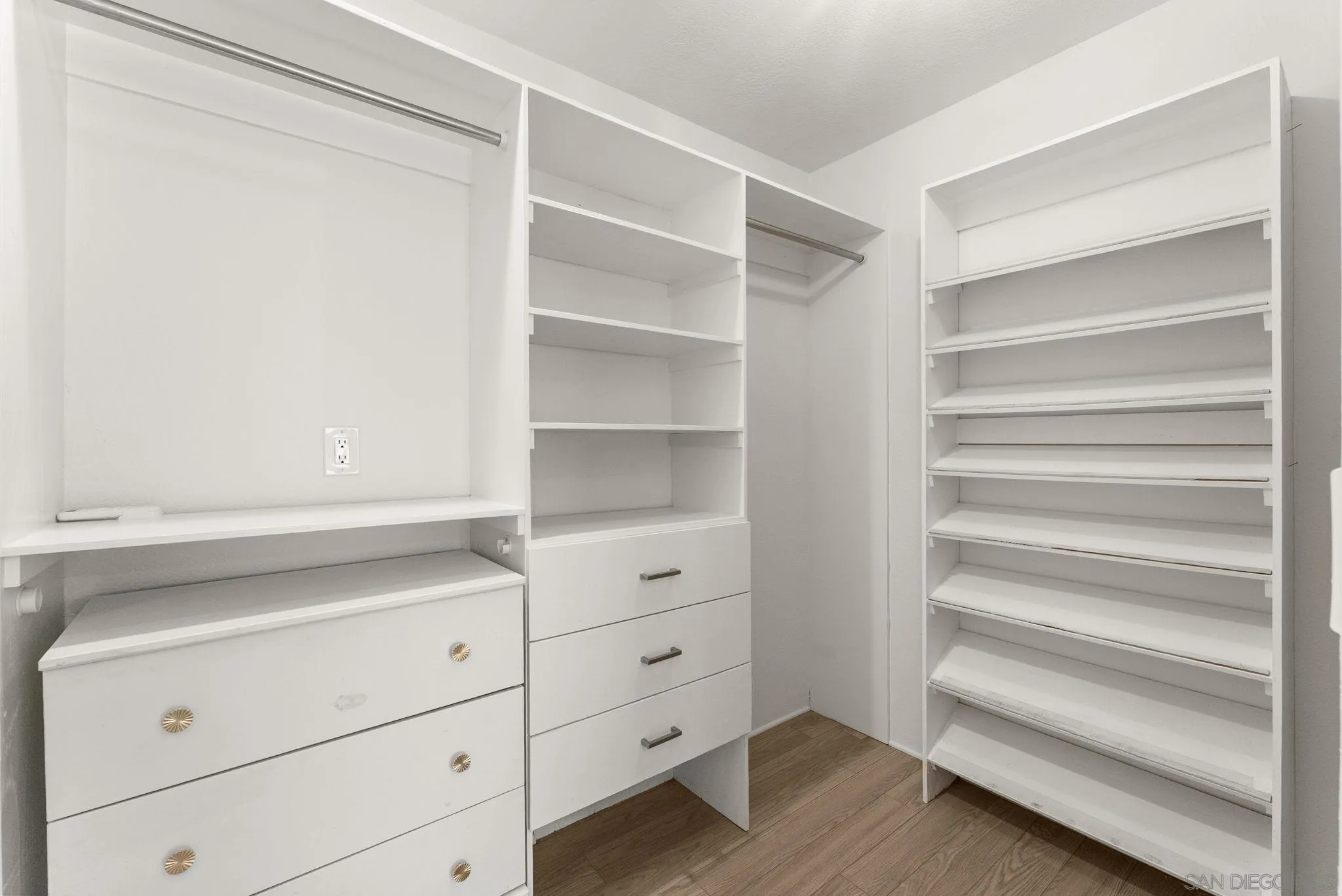 https://cdn.realtyfeed.com/cdn/127/260020476/94f00b07843a56b8176b41f735138156.webp
