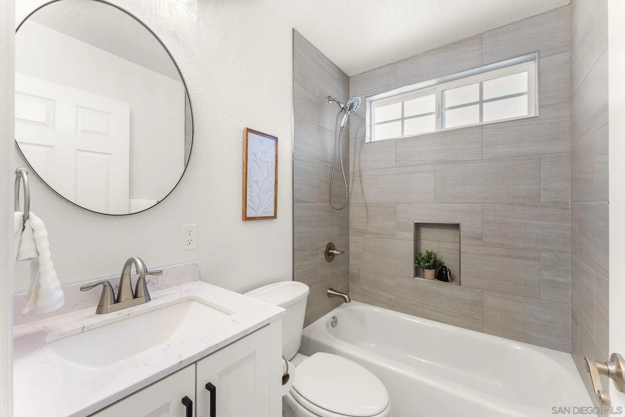 https://cdn.realtyfeed.com/cdn/127/260020476/adae5c9bf5dd521345d29138abd1554e.webp