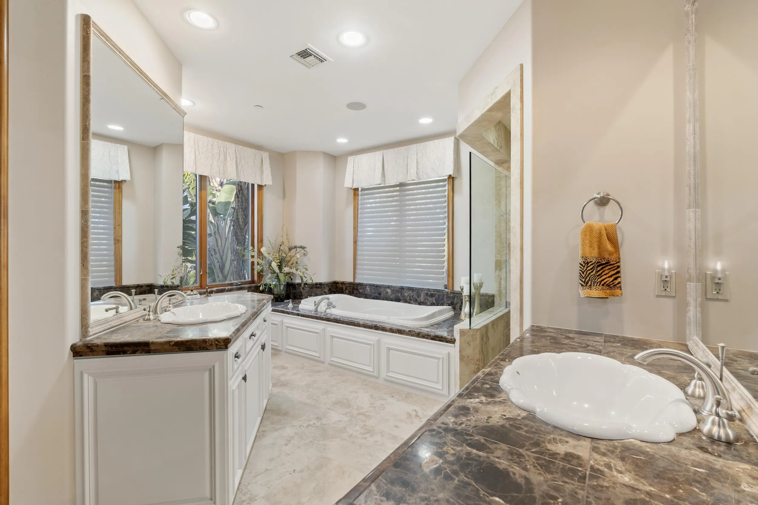 https://cdn.realtyfeed.com/cdn/127/260020478/10f8a06f743cdf3a4a5167d1ac9d807a.webp