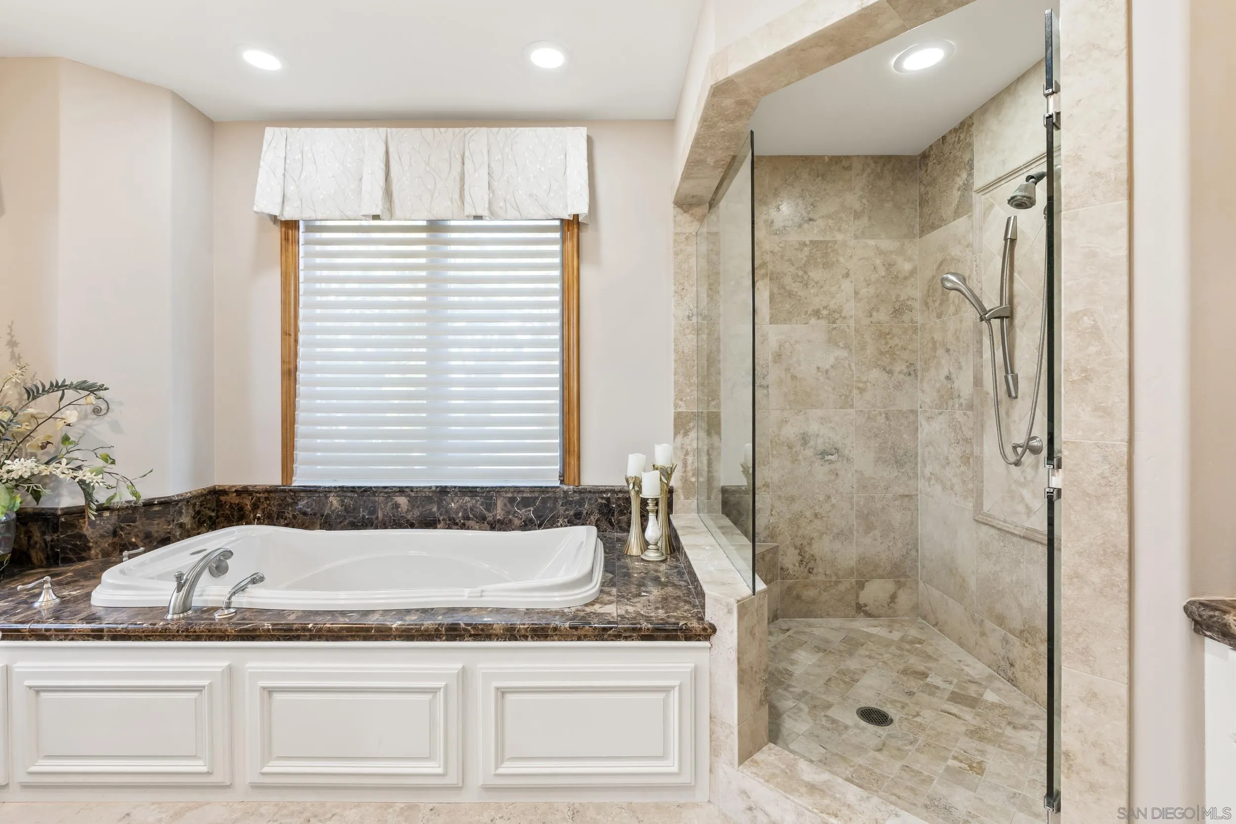 https://cdn.realtyfeed.com/cdn/127/260020478/8e43ce00a9546a6008dfd8e537d7e7b4.webp