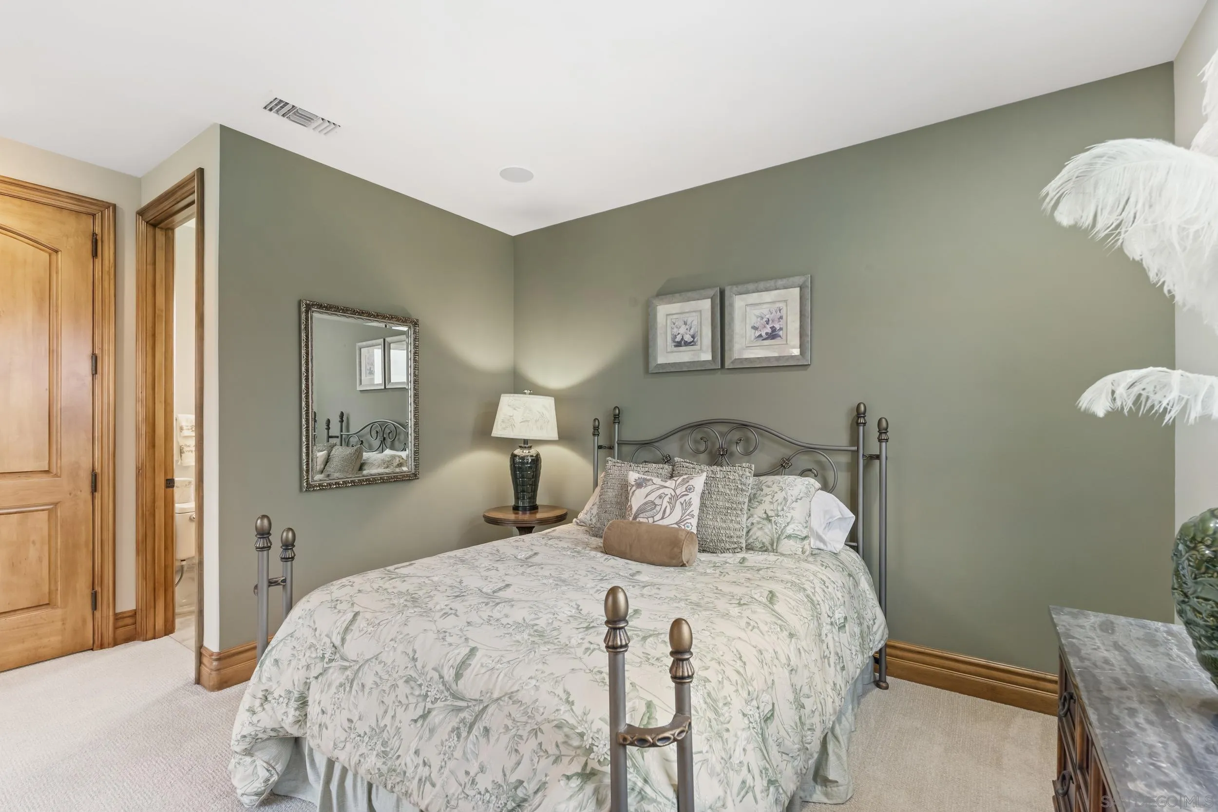 https://cdn.realtyfeed.com/cdn/127/260020478/a9104c9021b12e4cfa7945a811ea0a4d.webp