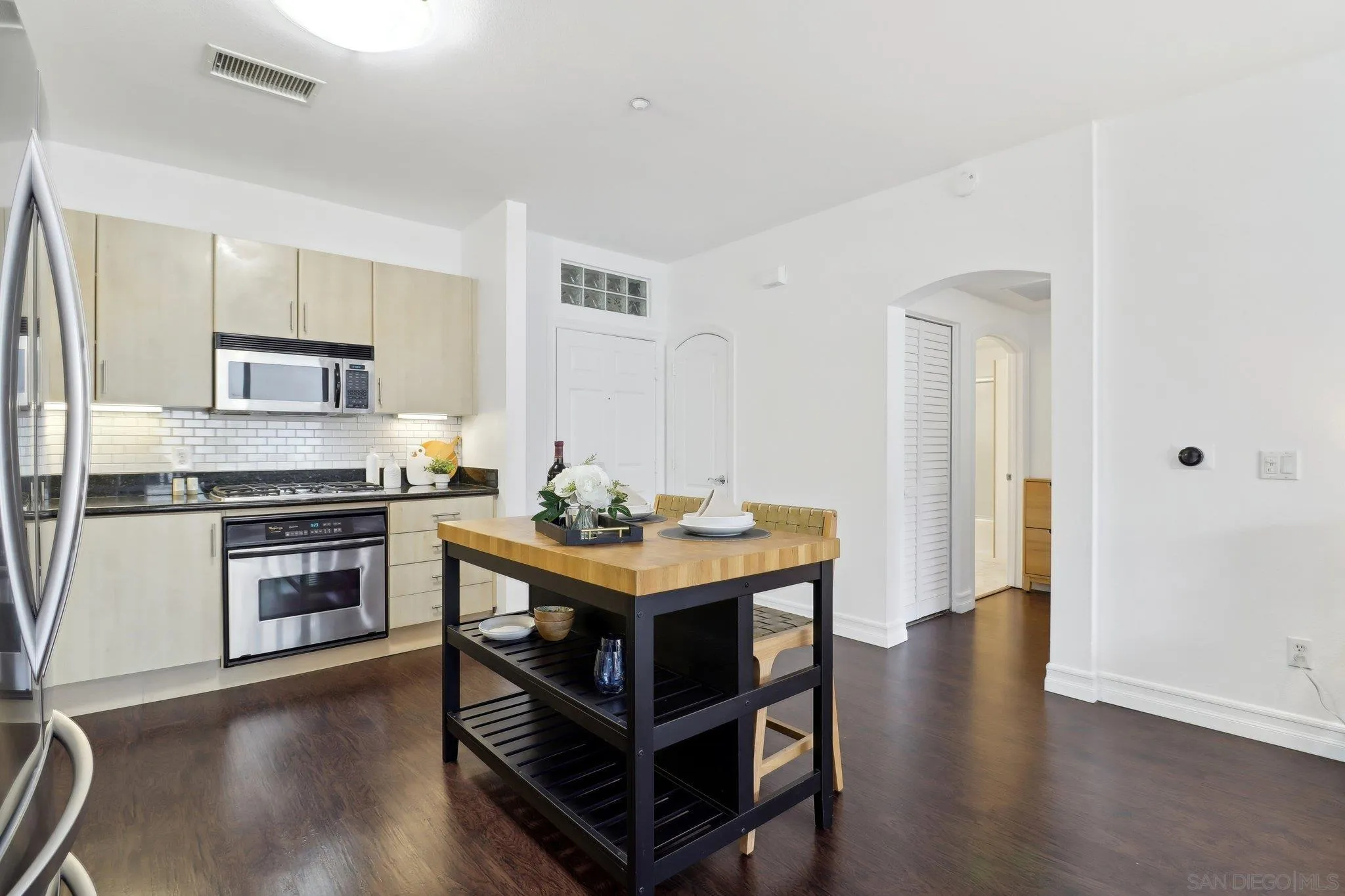Photo #11: 260020480 Listing: Photo #11
