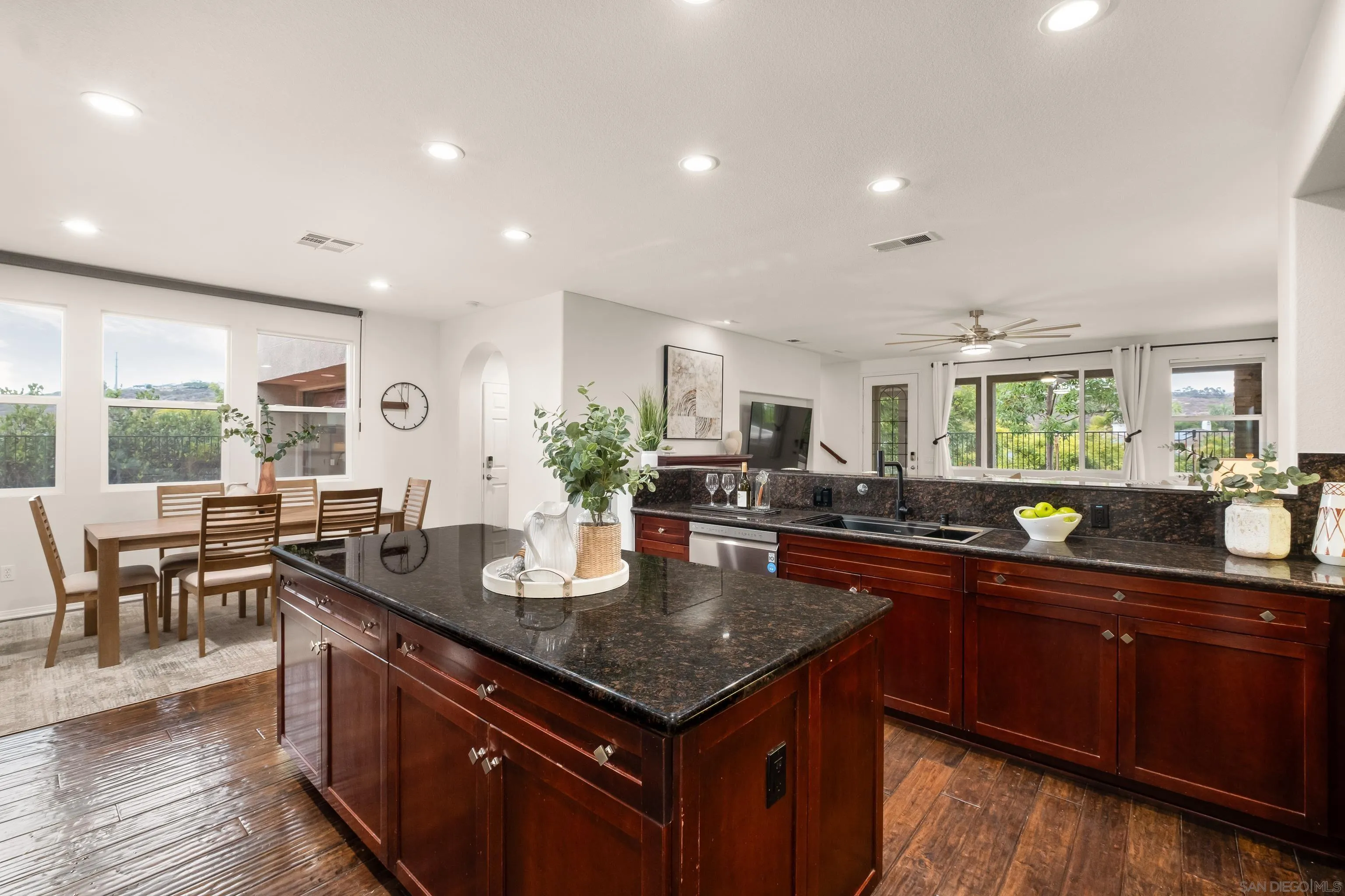 https://cdn.realtyfeed.com/cdn/127/260020489/226ed8e74f5853e12cf90736fcee9cdf.webp
