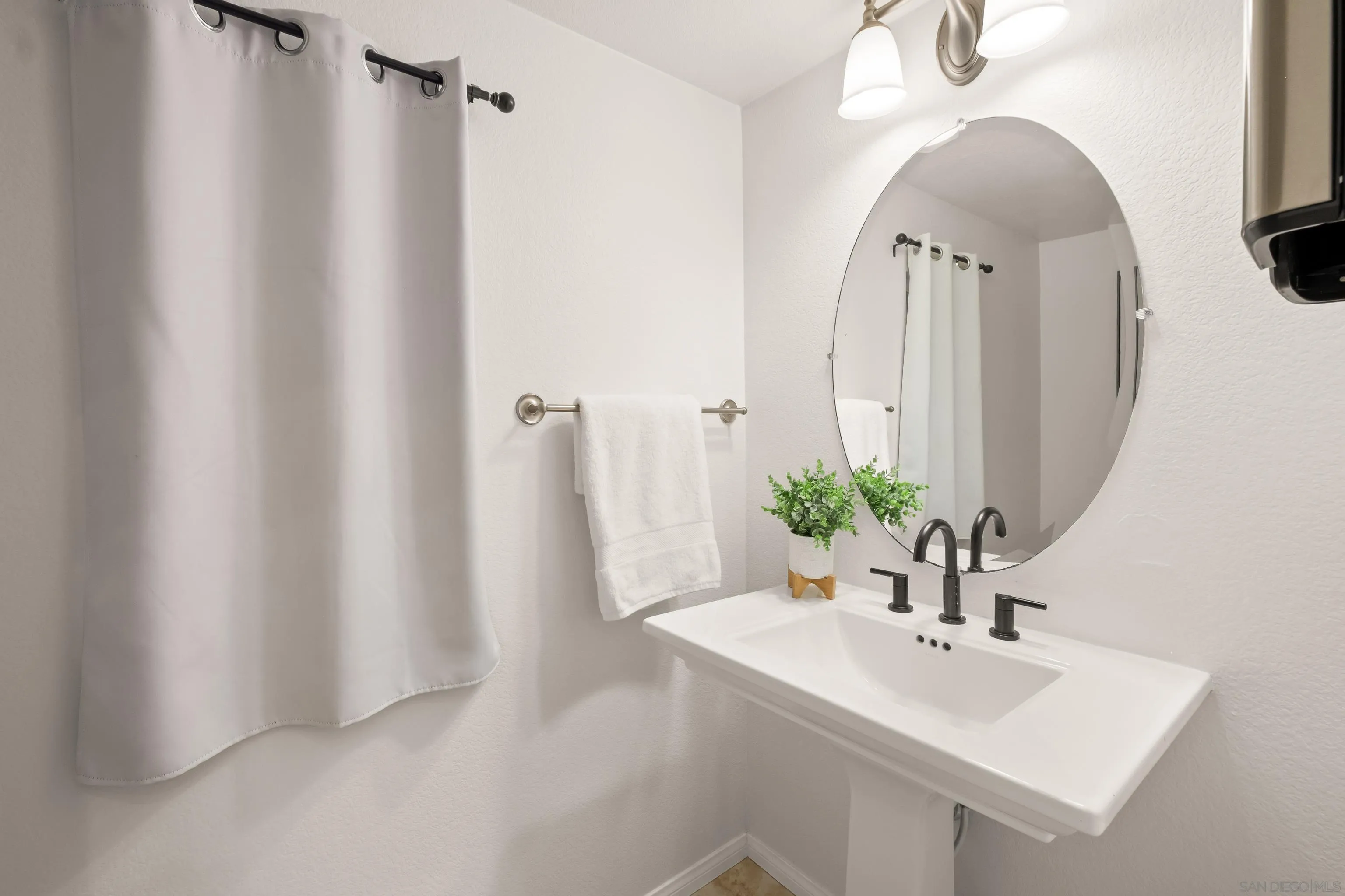 https://cdn.realtyfeed.com/cdn/127/260020489/5e6e0f2e1e5f9a156fe48afca63acc0f.webp