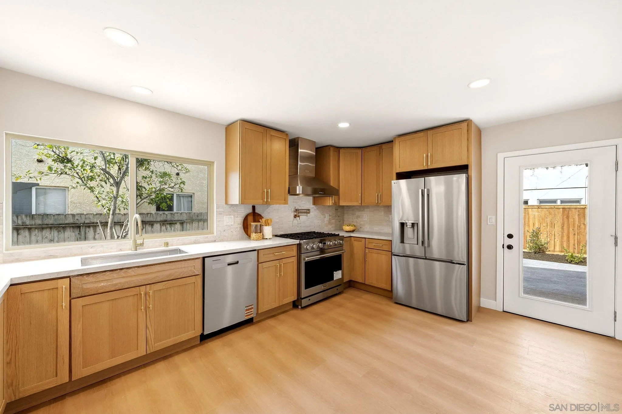https://cdn.realtyfeed.com/cdn/127/260020490/6e2175b183f593bb873667e78bb54bc2.webp