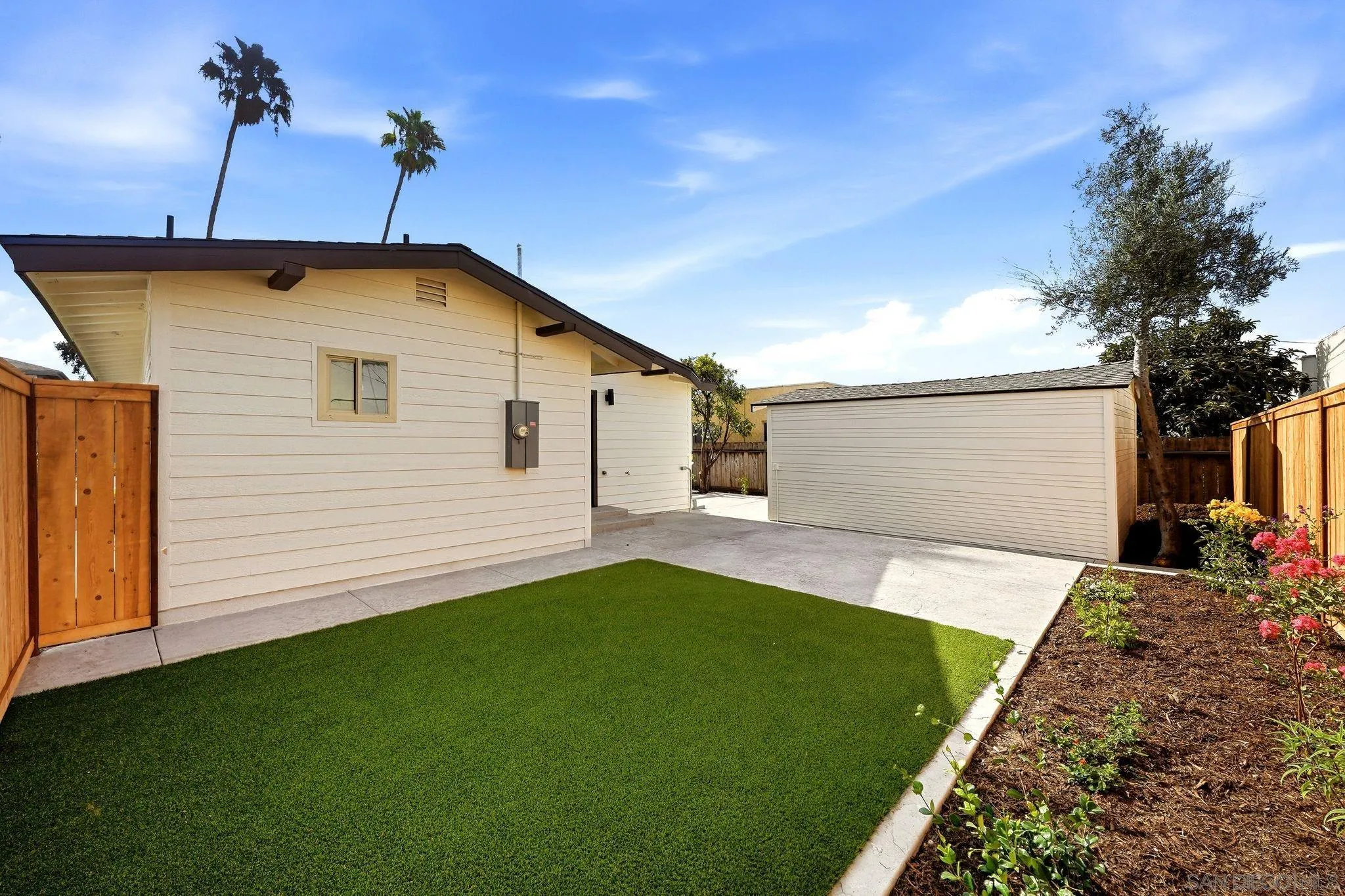 https://cdn.realtyfeed.com/cdn/127/260020490/dfb3a3f238f1356610d69675403a9039.webp