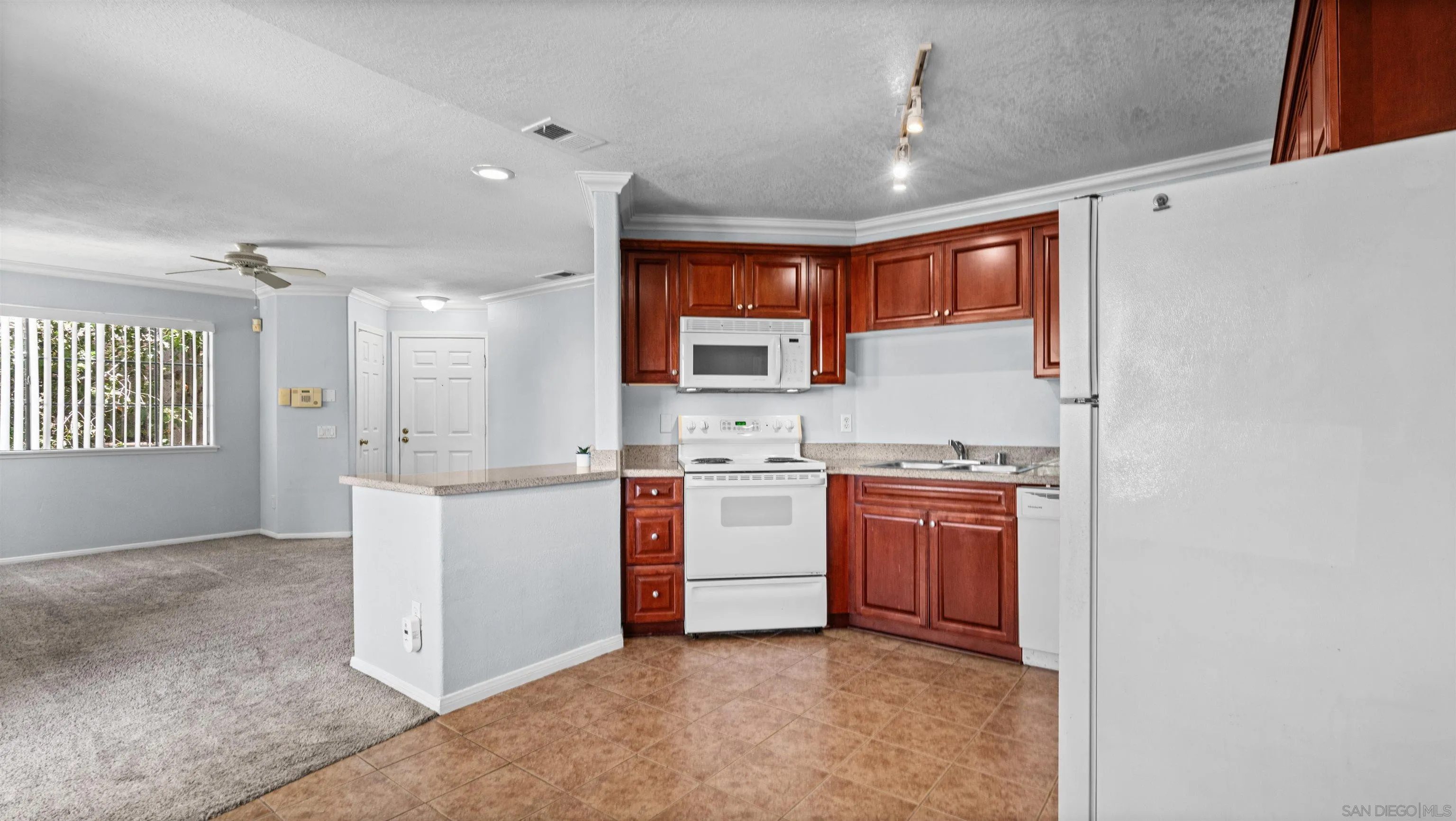 Photo #8: 260020494 Listing: Photo #8