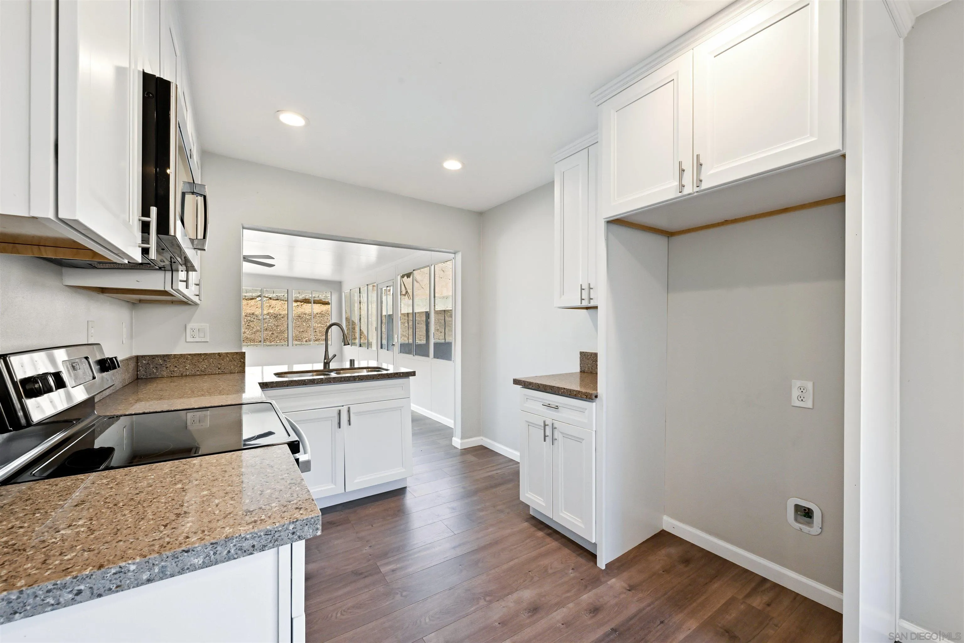 Photo #7: 260020498 Listing: Photo #7