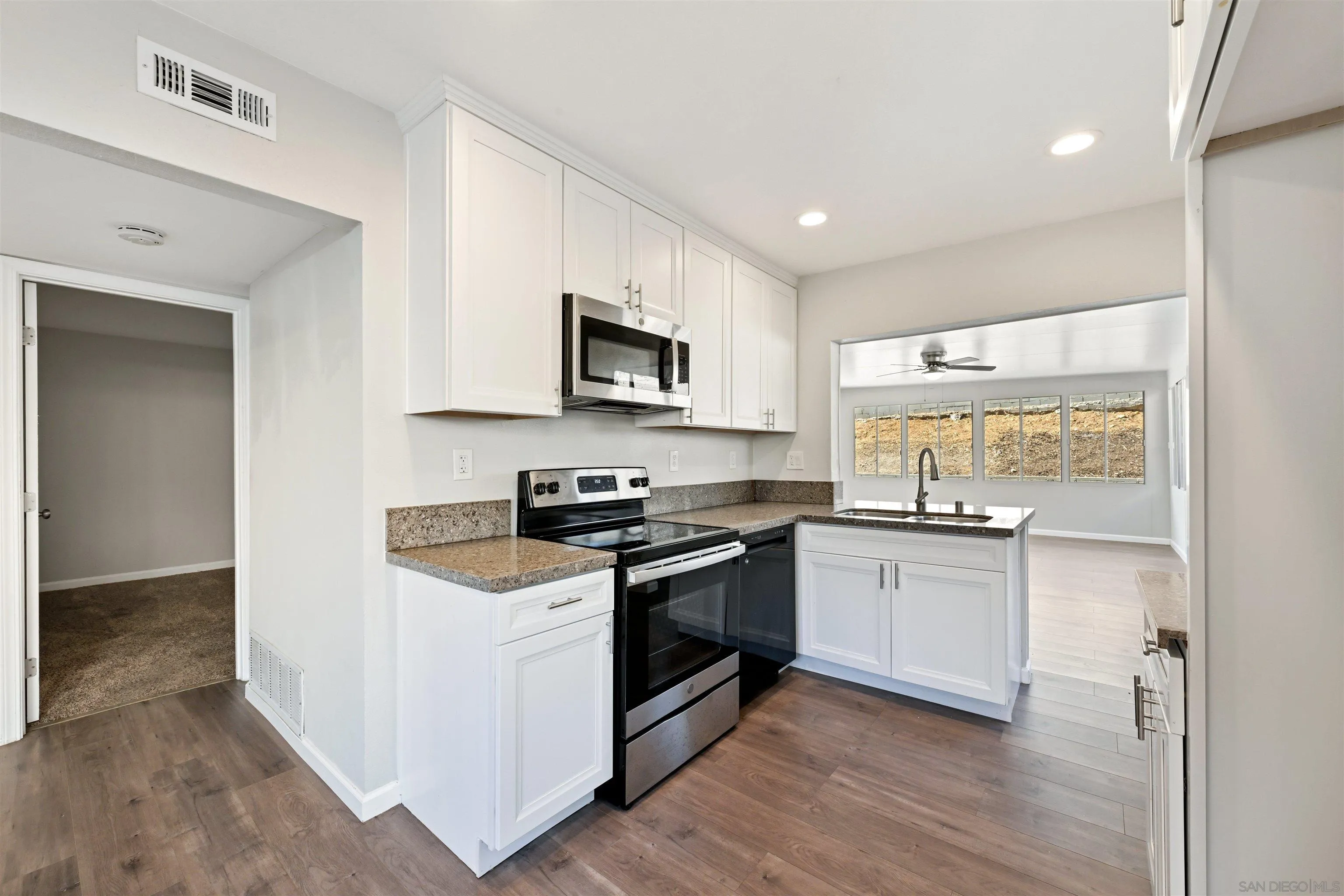 Photo #8: 260020498 Listing: Photo #8