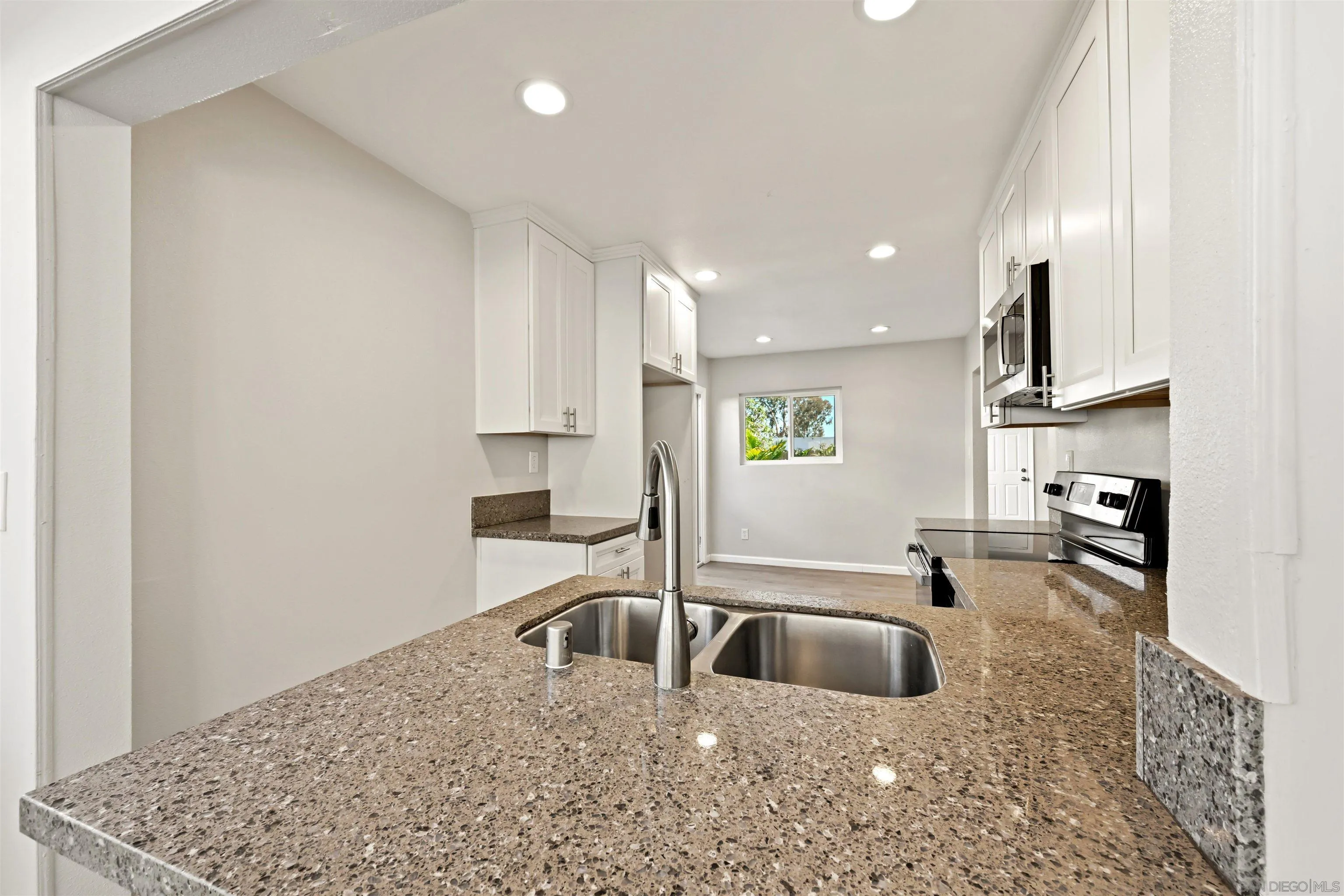Photo #9: 260020498 Listing: Photo #9