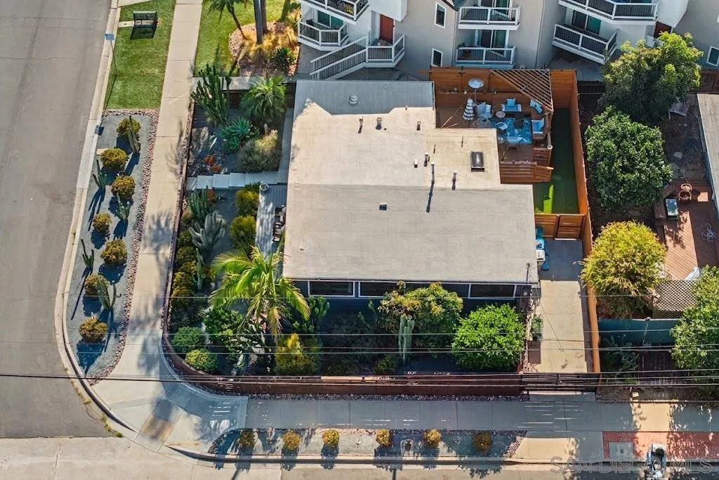 https://cdn.realtyfeed.com/cdn/127/260020502/82ecd607ec210f67e44bf03b37c90e66.webp