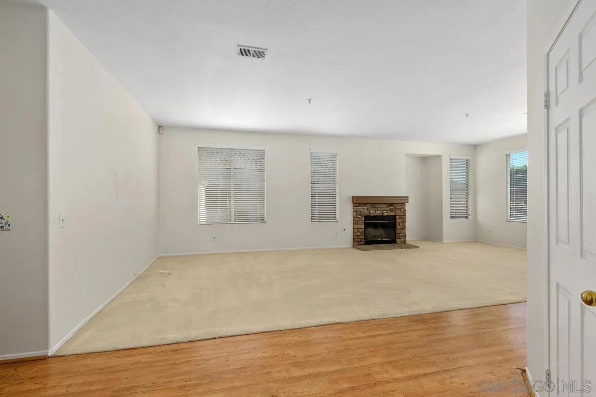 https://cdn.realtyfeed.com/cdn/127/260020503/57e1a18ca794244b23059cbb285c5183.webp