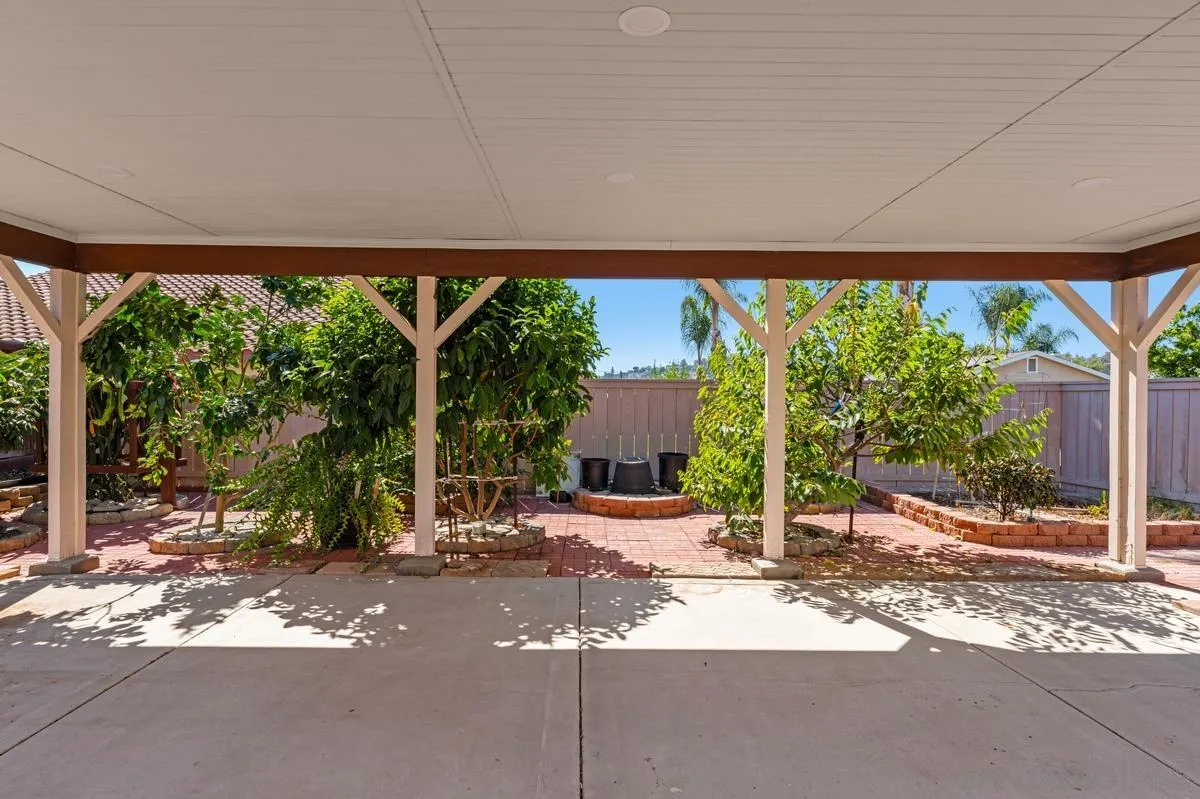 https://cdn.realtyfeed.com/cdn/127/260020503/6f0b2656a812fccb4dd495cd484d728c.webp