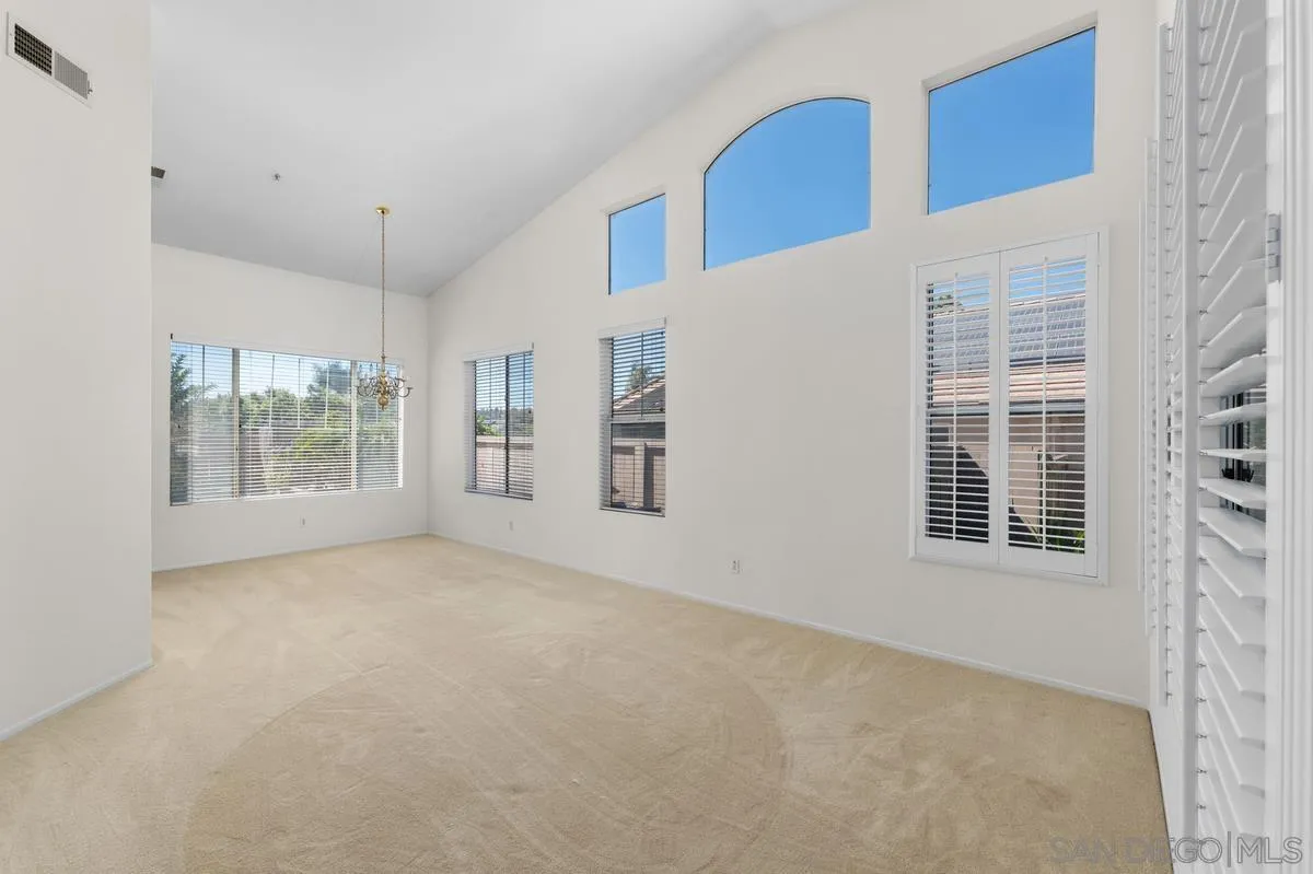 https://cdn.realtyfeed.com/cdn/127/260020503/7bea8dbec36af795d8eb986155bef0fd.webp