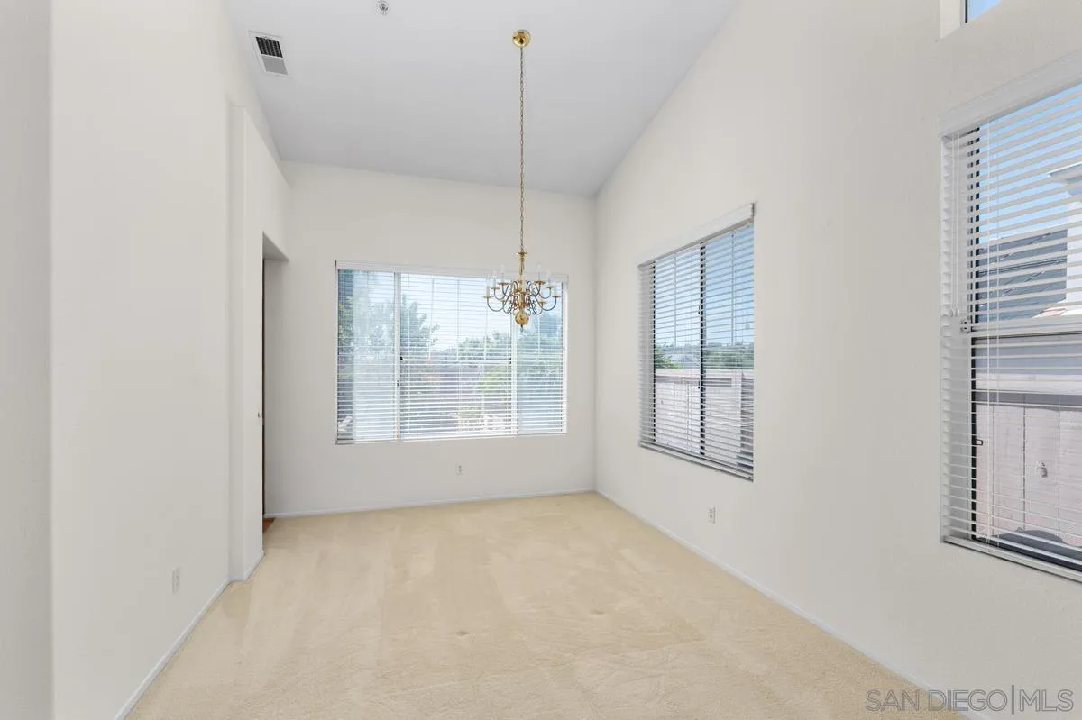 https://cdn.realtyfeed.com/cdn/127/260020503/8ef32b13364ddd77f57ea1288382bd7d.webp