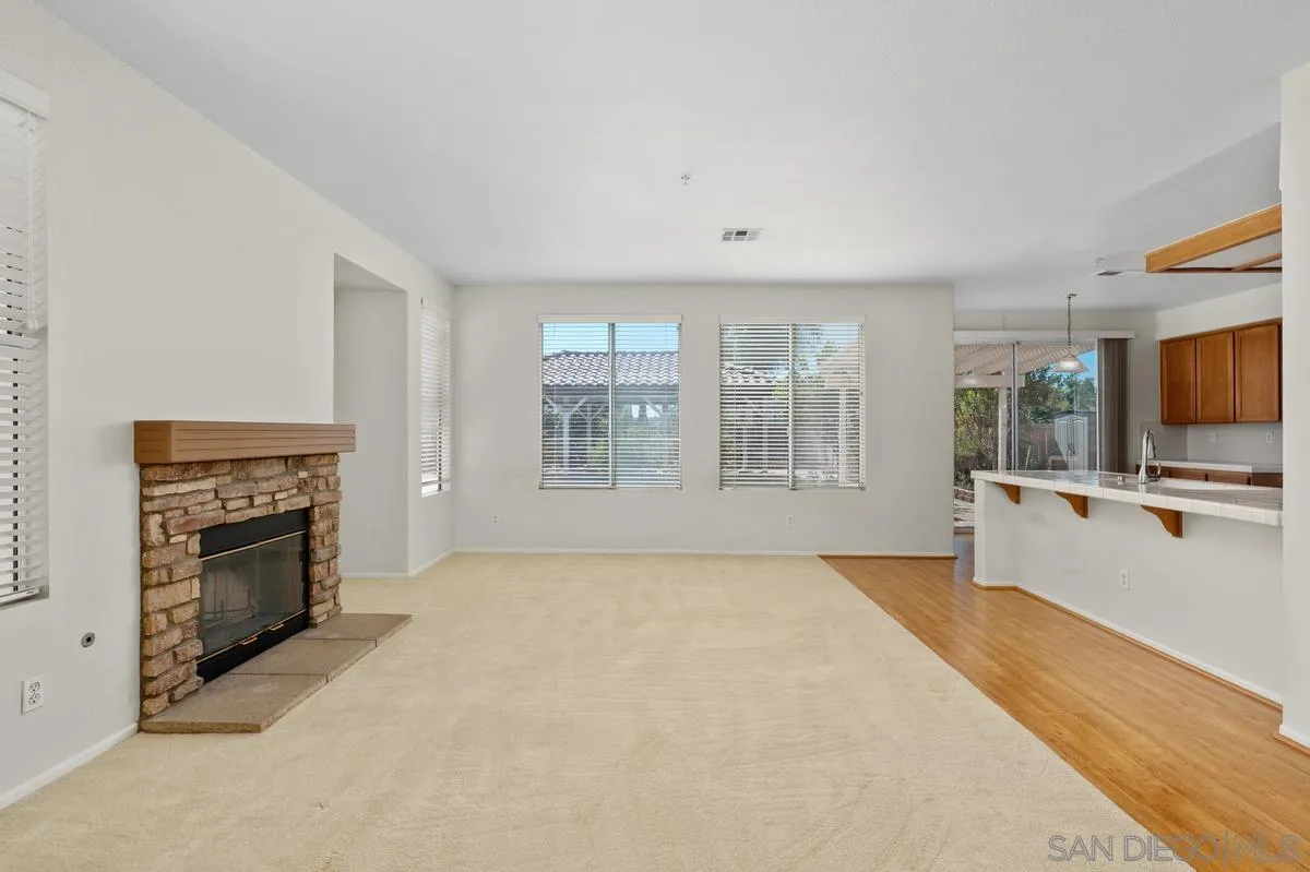 https://cdn.realtyfeed.com/cdn/127/260020503/defbf9193dfea17cde02c03ff1dfc57e.webp