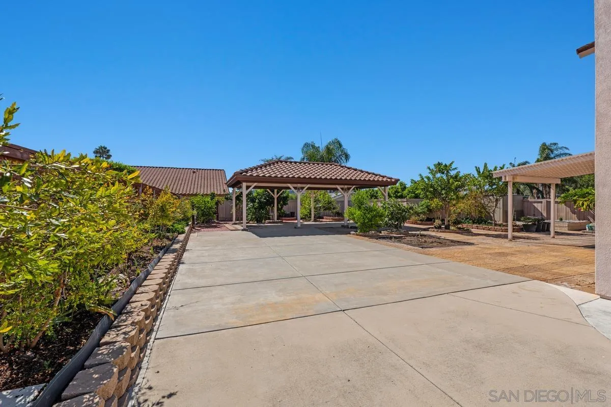 https://cdn.realtyfeed.com/cdn/127/260020503/f598b5a65bdf94468256c0be90f56247.webp