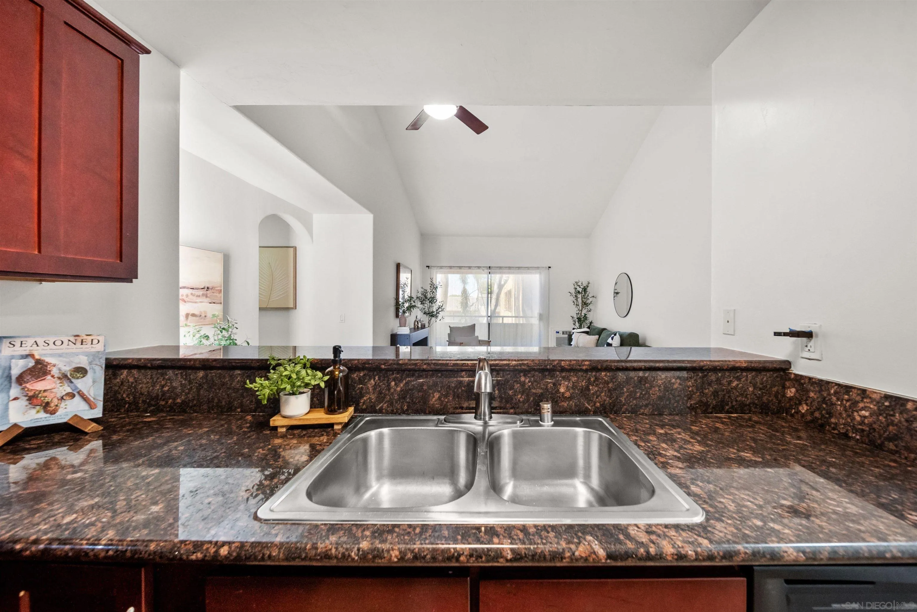 Photo #7: 260020504 Listing: Photo #7