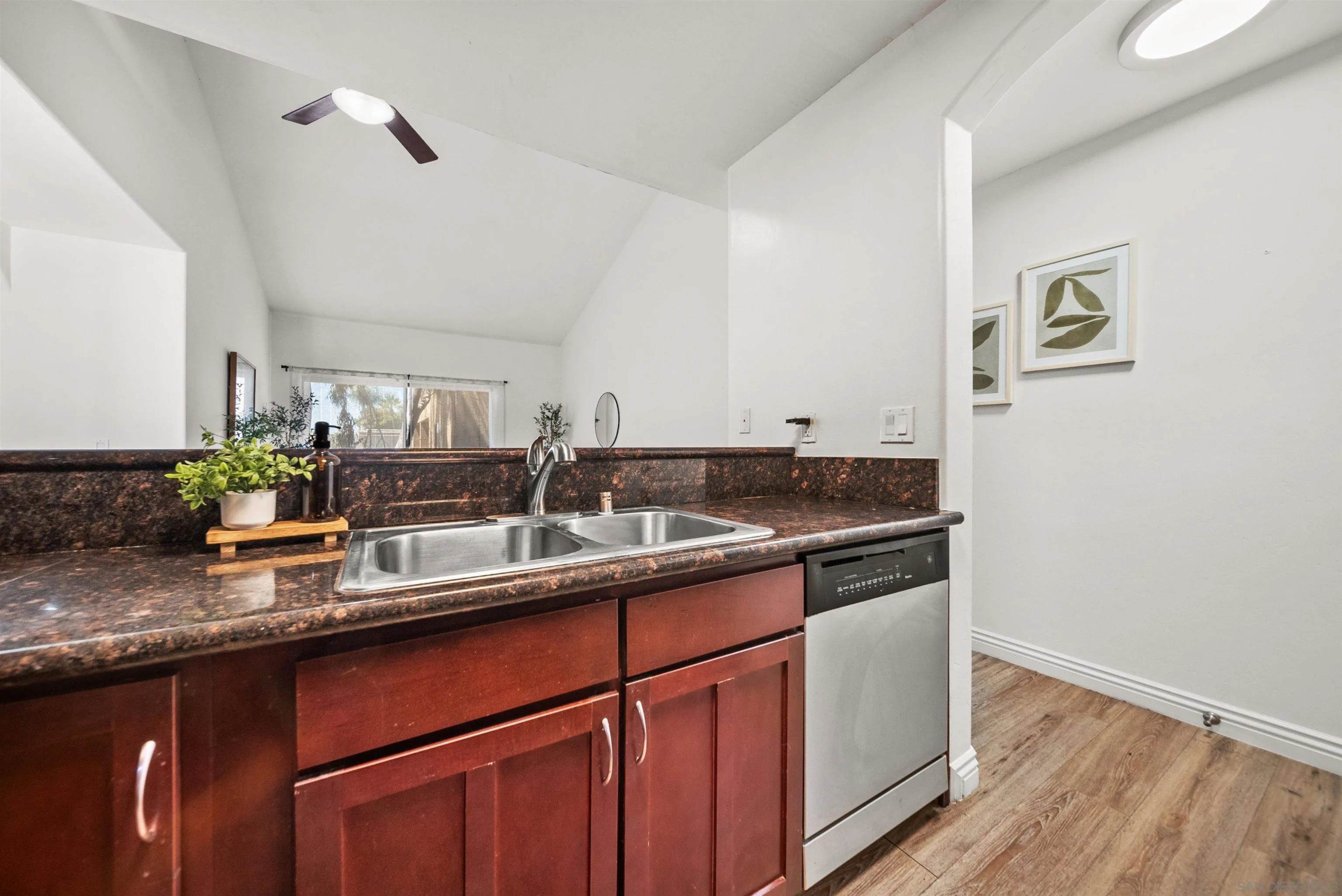Photo #8: 260020504 Listing: Photo #8