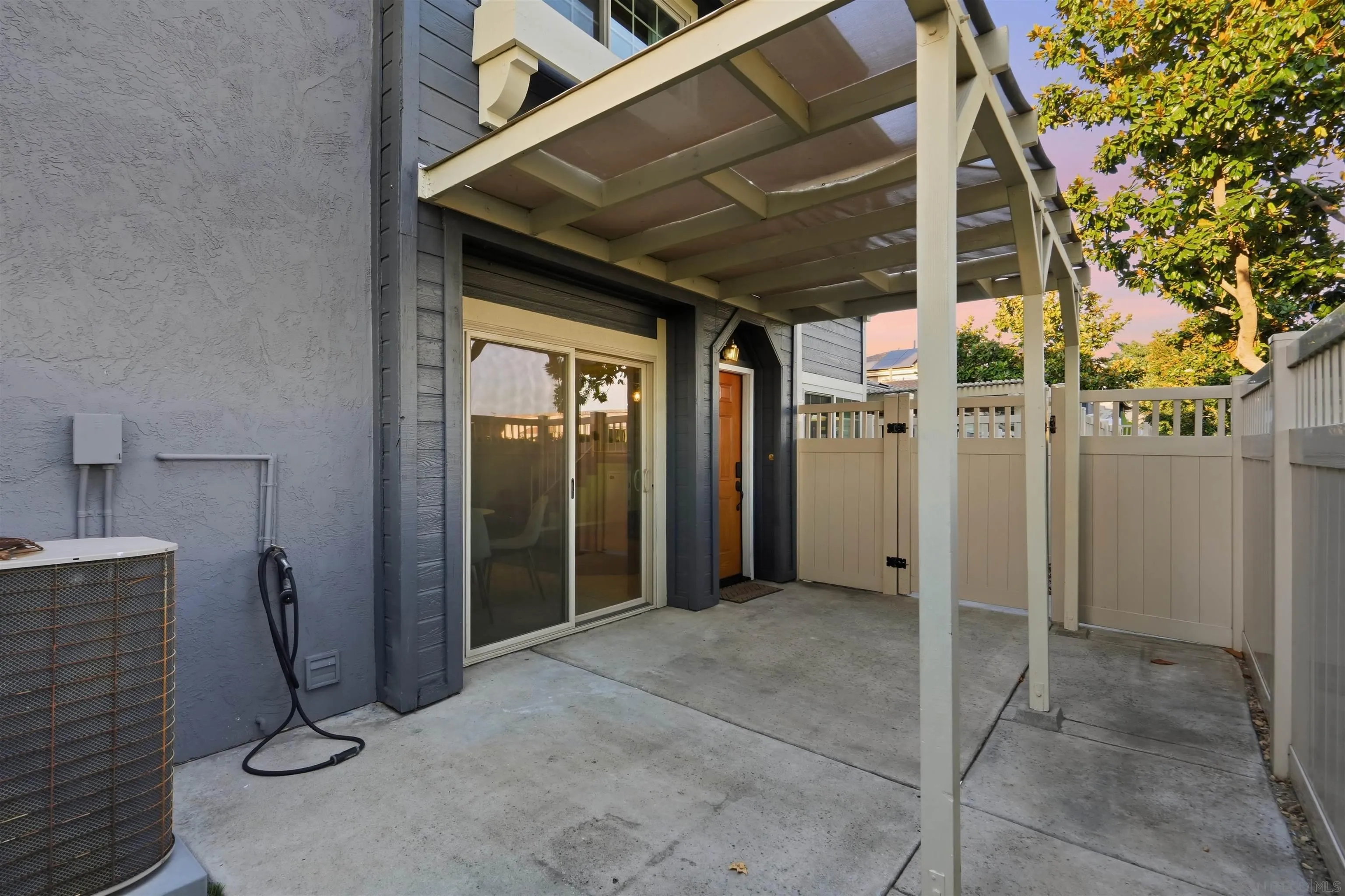 https://cdn.realtyfeed.com/cdn/127/260020505/fb0d84457f48c6263646dffbfc05bd06.webp