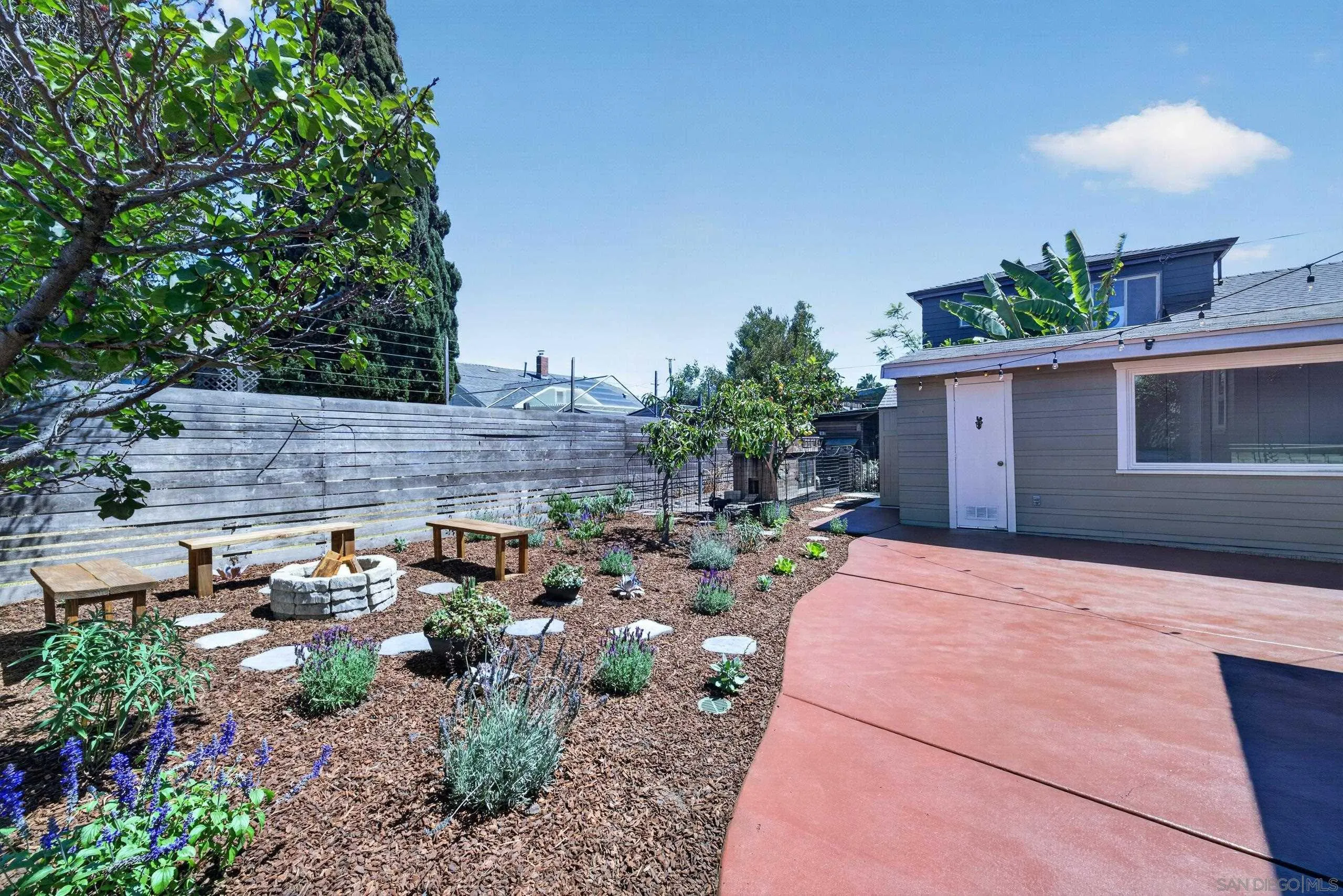 https://cdn.realtyfeed.com/cdn/127/260020506/2ed5f5bdba365208b416fbe5eb907637.webp