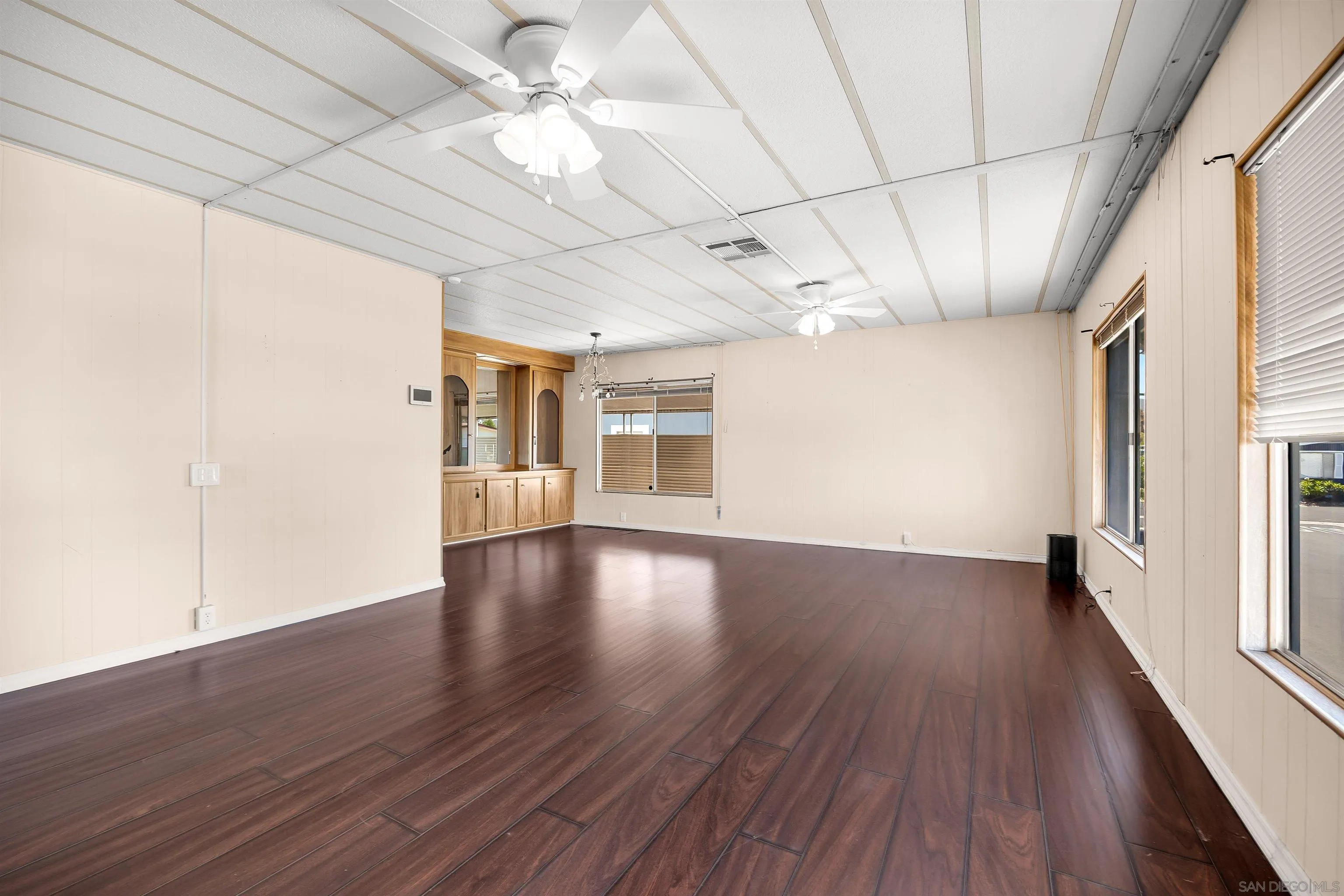 https://cdn.realtyfeed.com/cdn/127/260020509/261c103a696e8d2c77614832170c3fca.webp