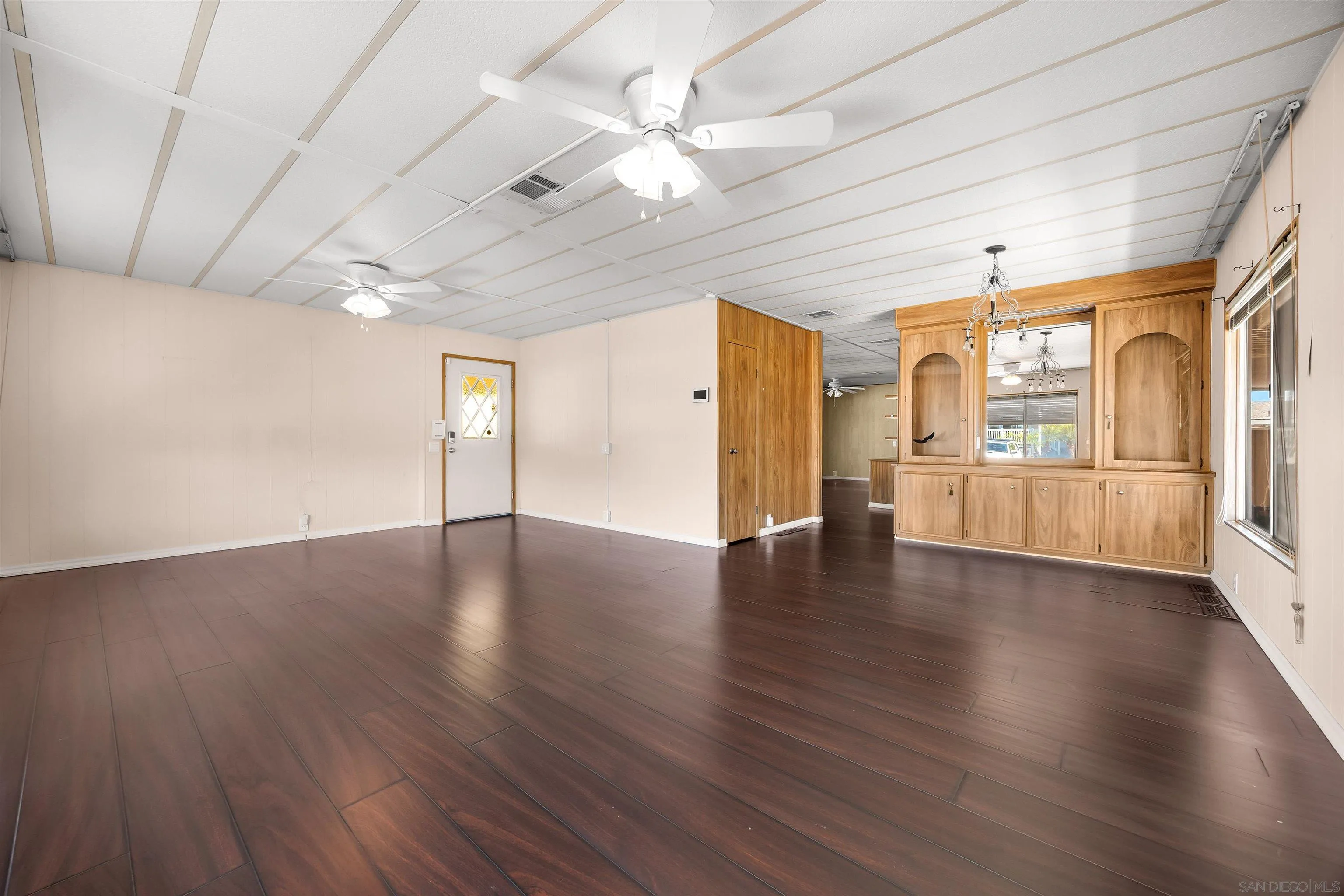 https://cdn.realtyfeed.com/cdn/127/260020509/abf96deb34408db10bb305ba30f95e30.webp