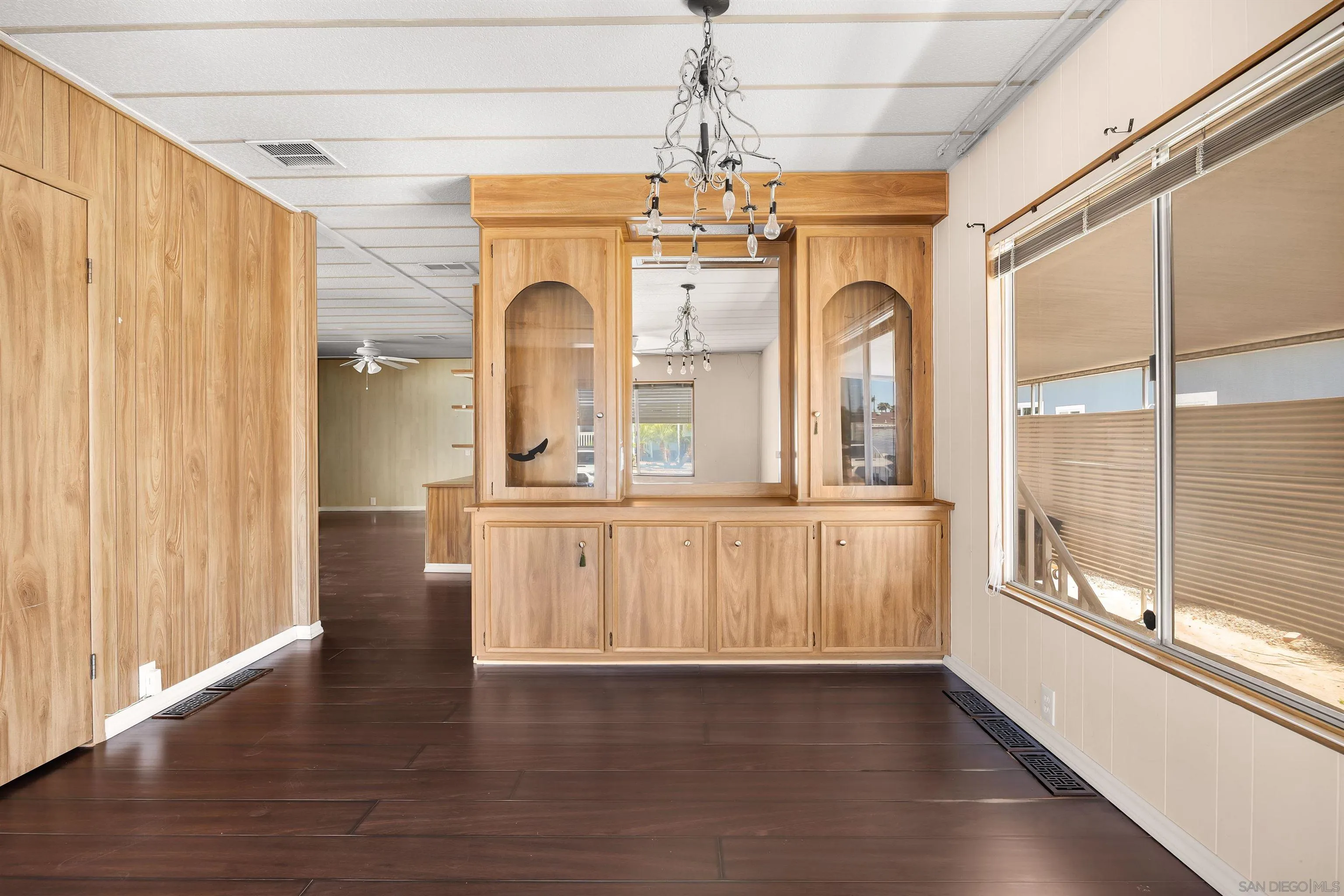 https://cdn.realtyfeed.com/cdn/127/260020509/fb412d6d1a2506fb044eca54c802974e.webp