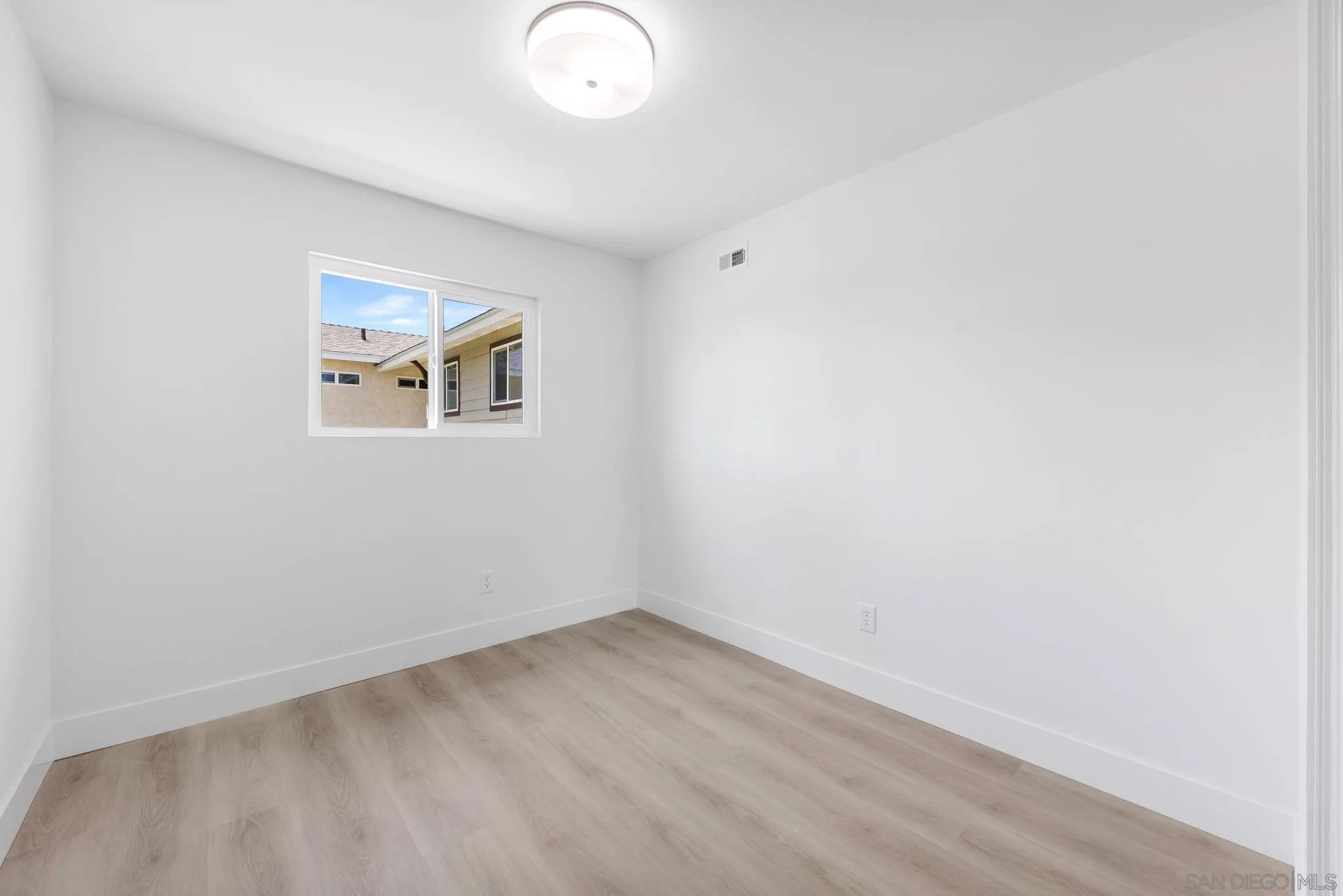 https://cdn.realtyfeed.com/cdn/127/260020510/70f1c5b8ce0bc75a29c7b332dcba5516.webp