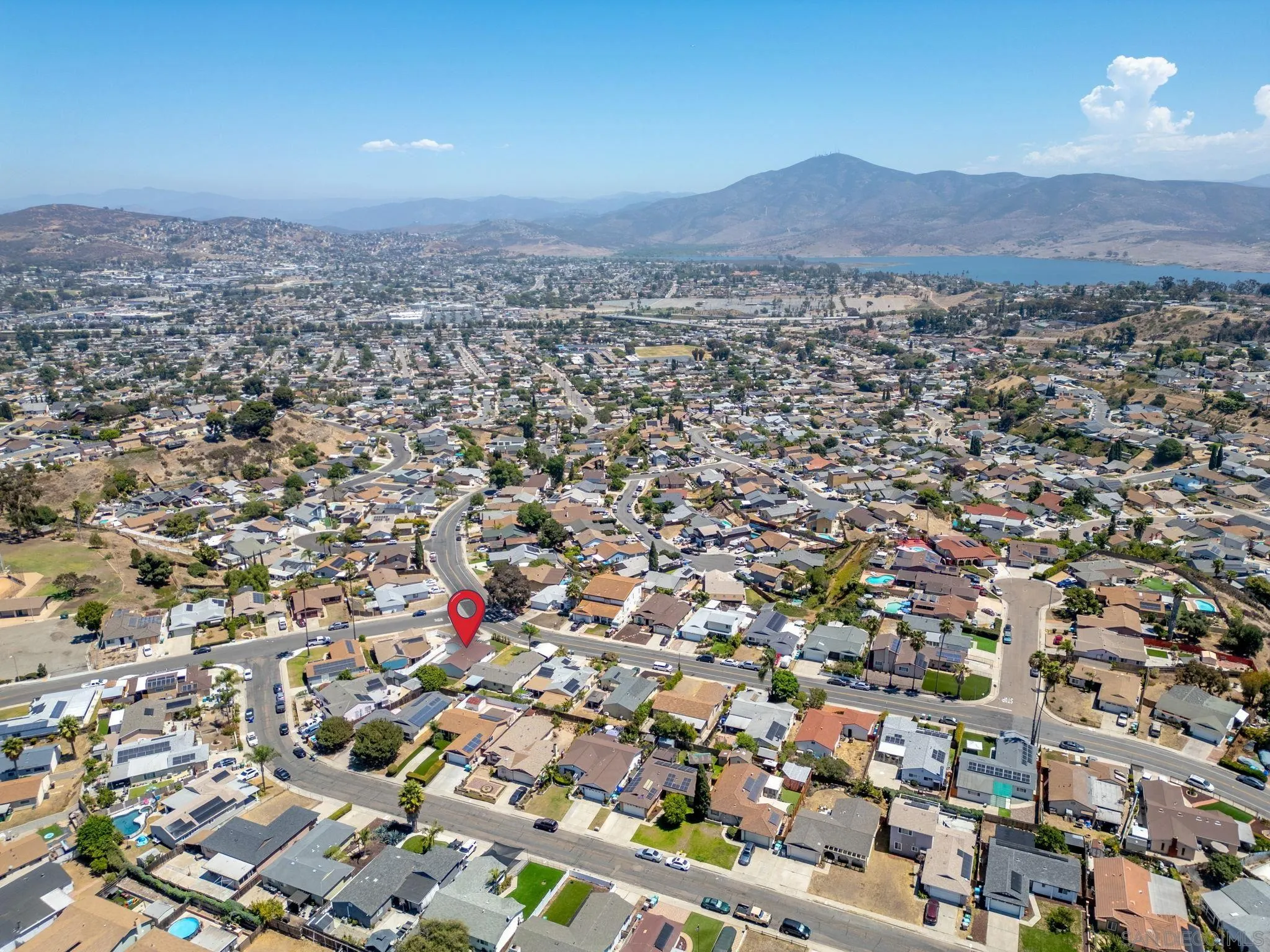 https://cdn.realtyfeed.com/cdn/127/260020510/9f093c509ce32661575632685855a5a1.webp