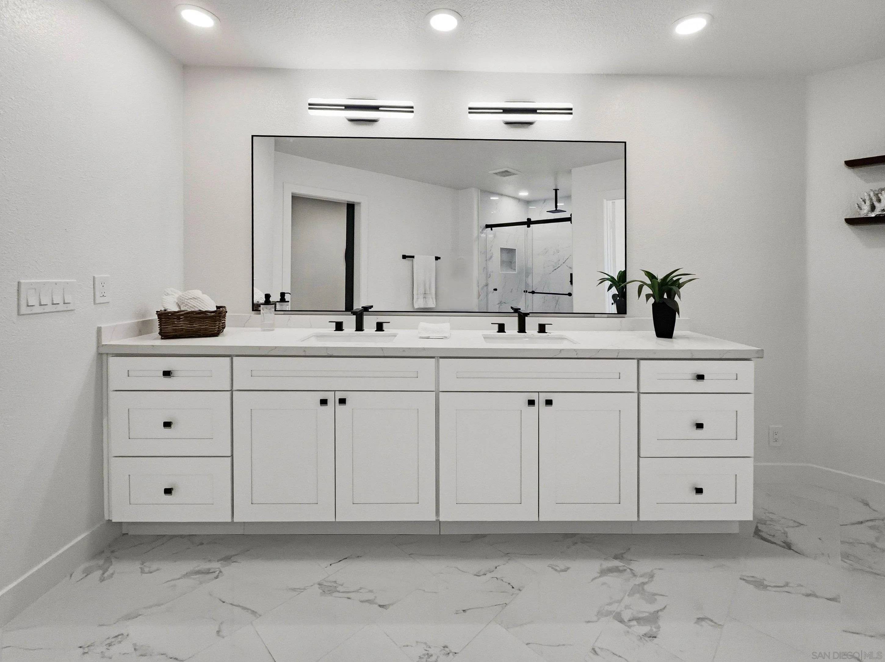 https://cdn.realtyfeed.com/cdn/127/260020525/28f9995f15e64b3b5f5844951e30801d.webp
