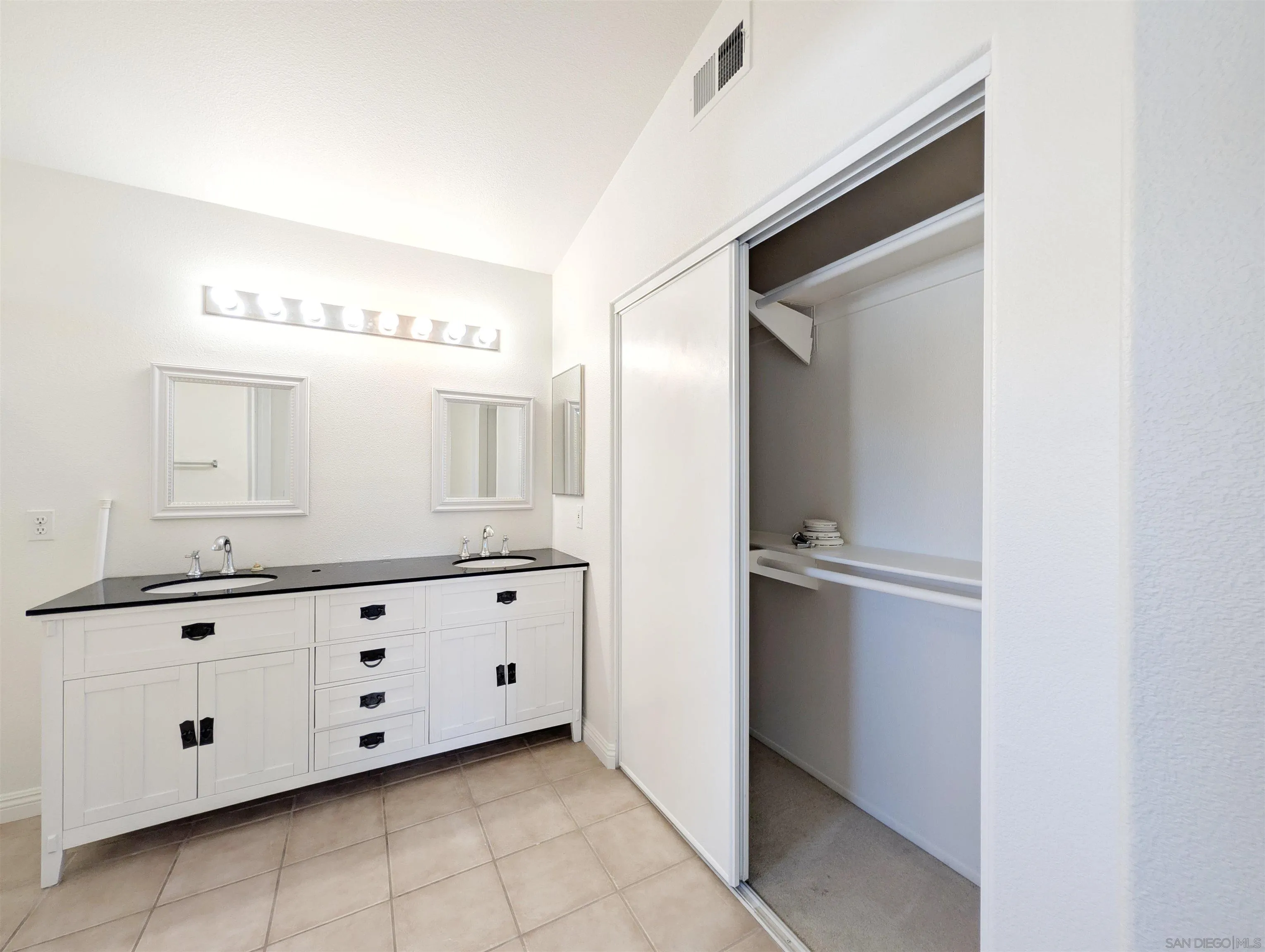 https://cdn.realtyfeed.com/cdn/127/260020527/4ea3852227ded1553680f9441a37c2d4.webp