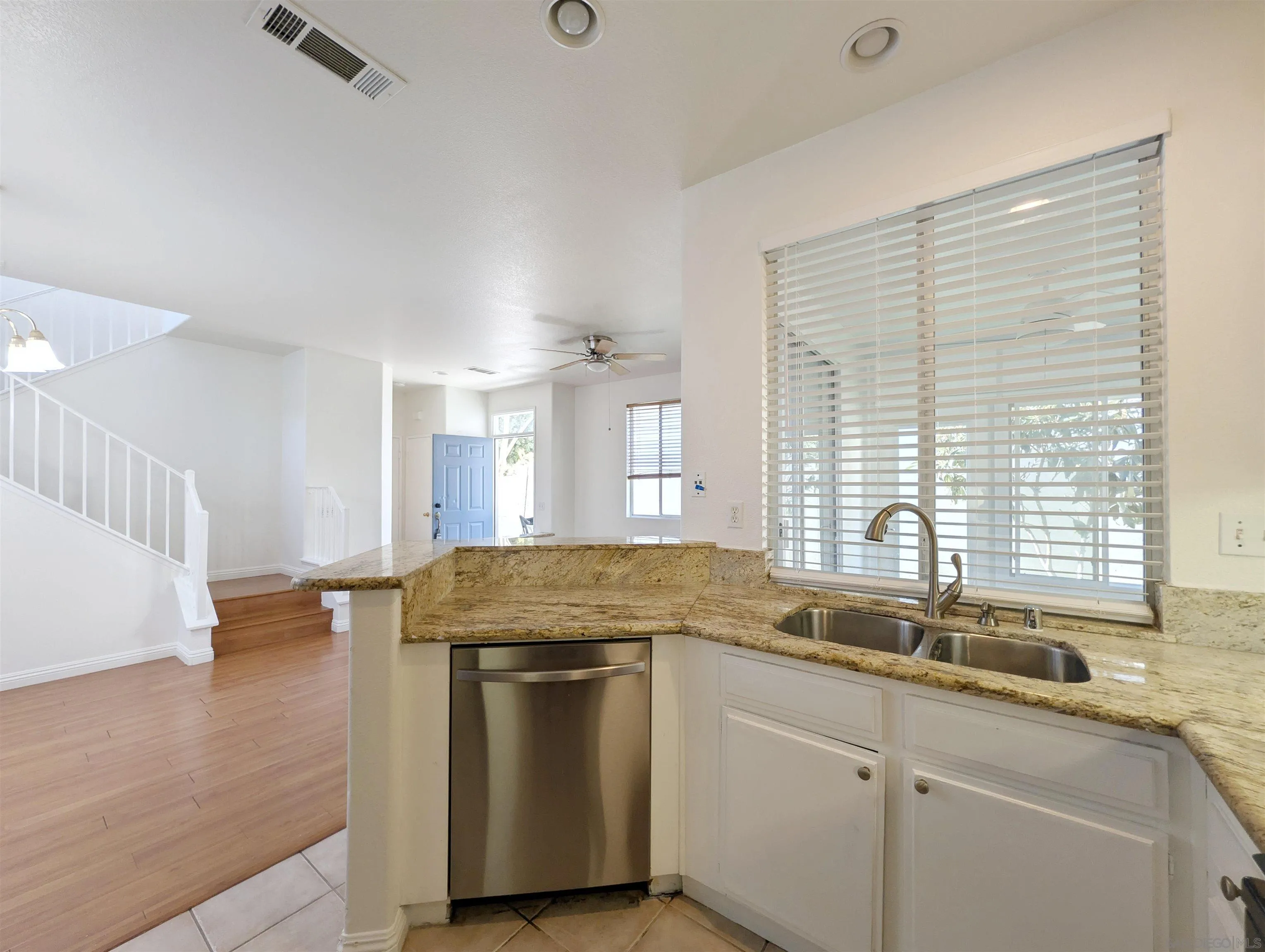https://cdn.realtyfeed.com/cdn/127/260020527/836066f4869288d1cfeea63e45b59fbe.webp