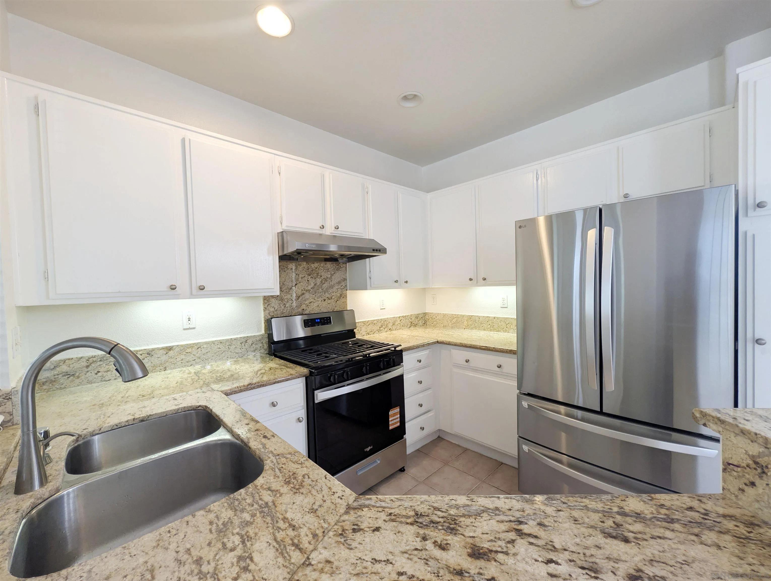 https://cdn.realtyfeed.com/cdn/127/260020527/861c000e929eed49b2b95ba0d382ce57.webp