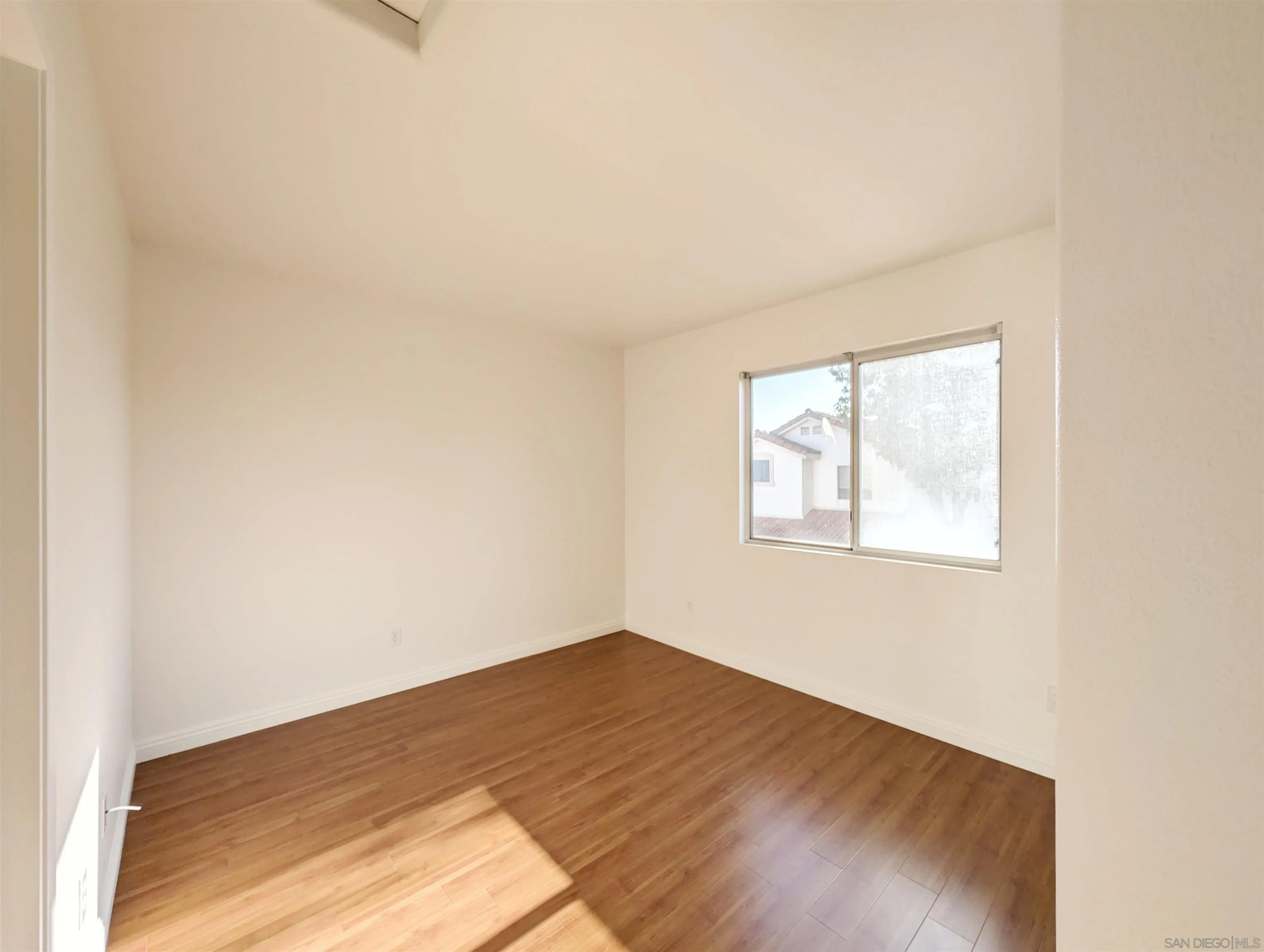 https://cdn.realtyfeed.com/cdn/127/260020527/acdcc7b45815ba3e0a2b4bbf1e6c8d63.webp