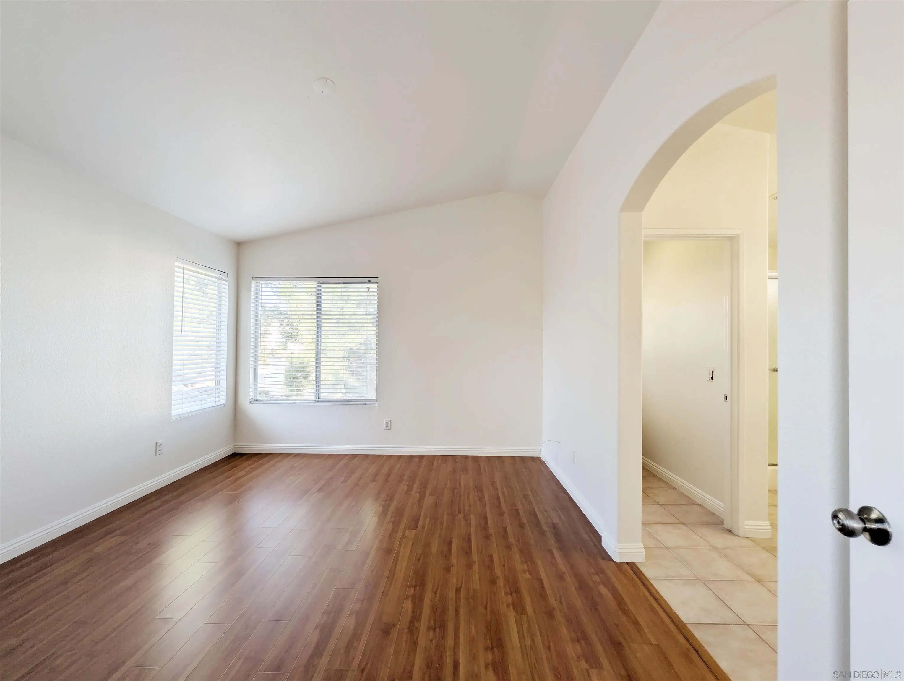 https://cdn.realtyfeed.com/cdn/127/260020527/c34f1008e089d36c9119127d650517ec.webp