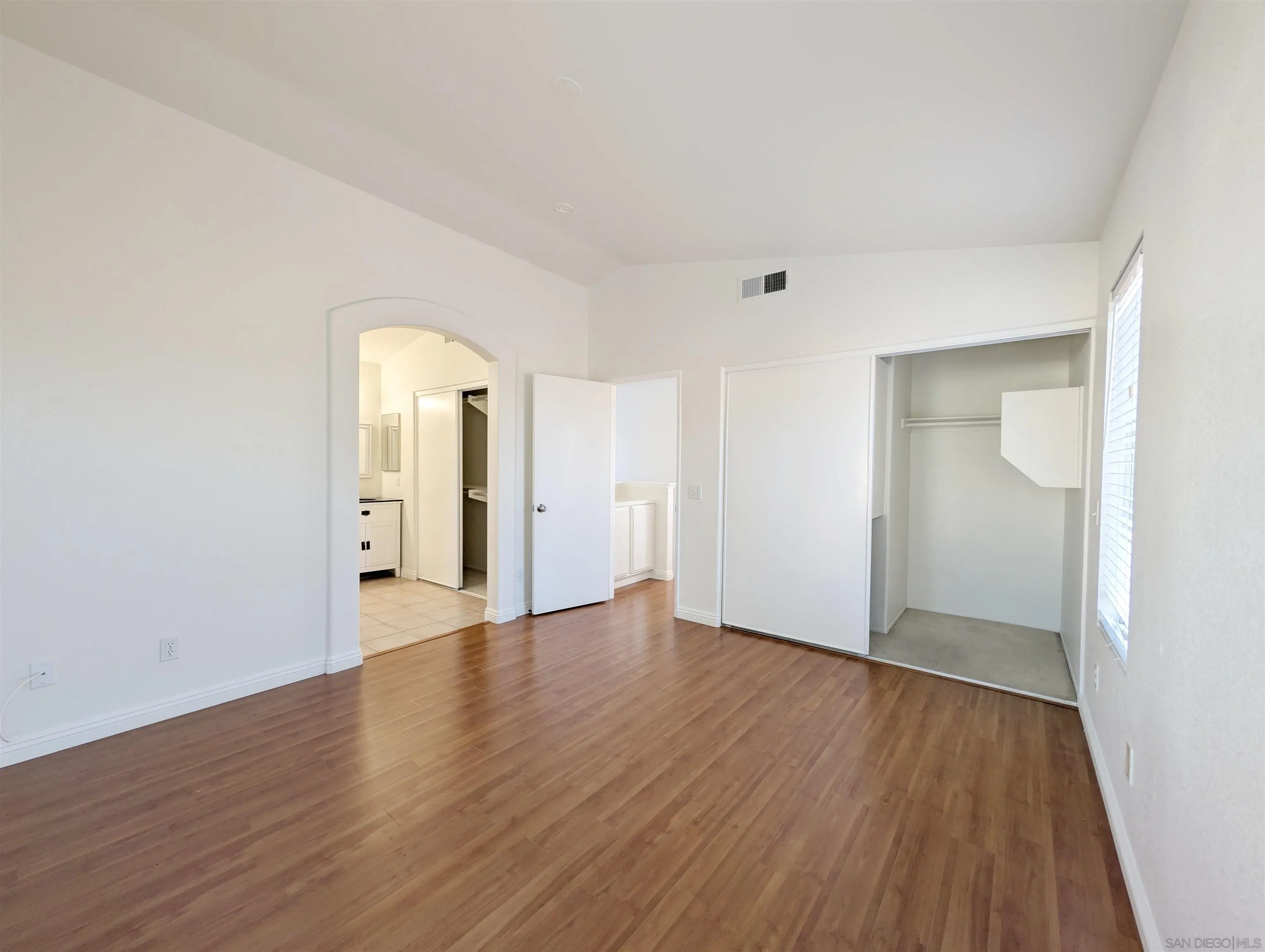 https://cdn.realtyfeed.com/cdn/127/260020527/ee59fc05cb7452ca8495465e26554fd0.webp