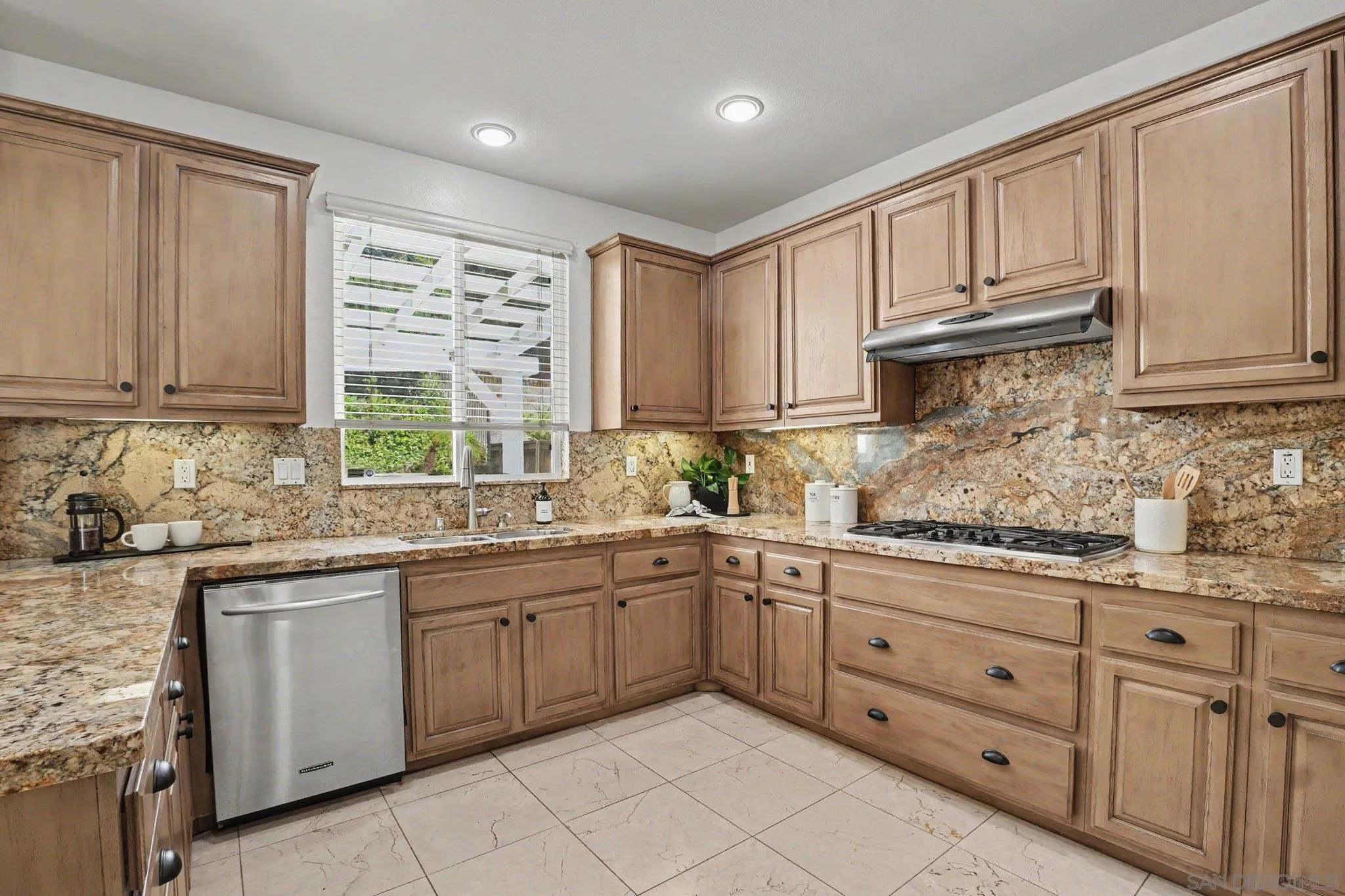 https://cdn.realtyfeed.com/cdn/127/260020528/c7a5beaa9e1047fce6e9a9c0af89015d.webp