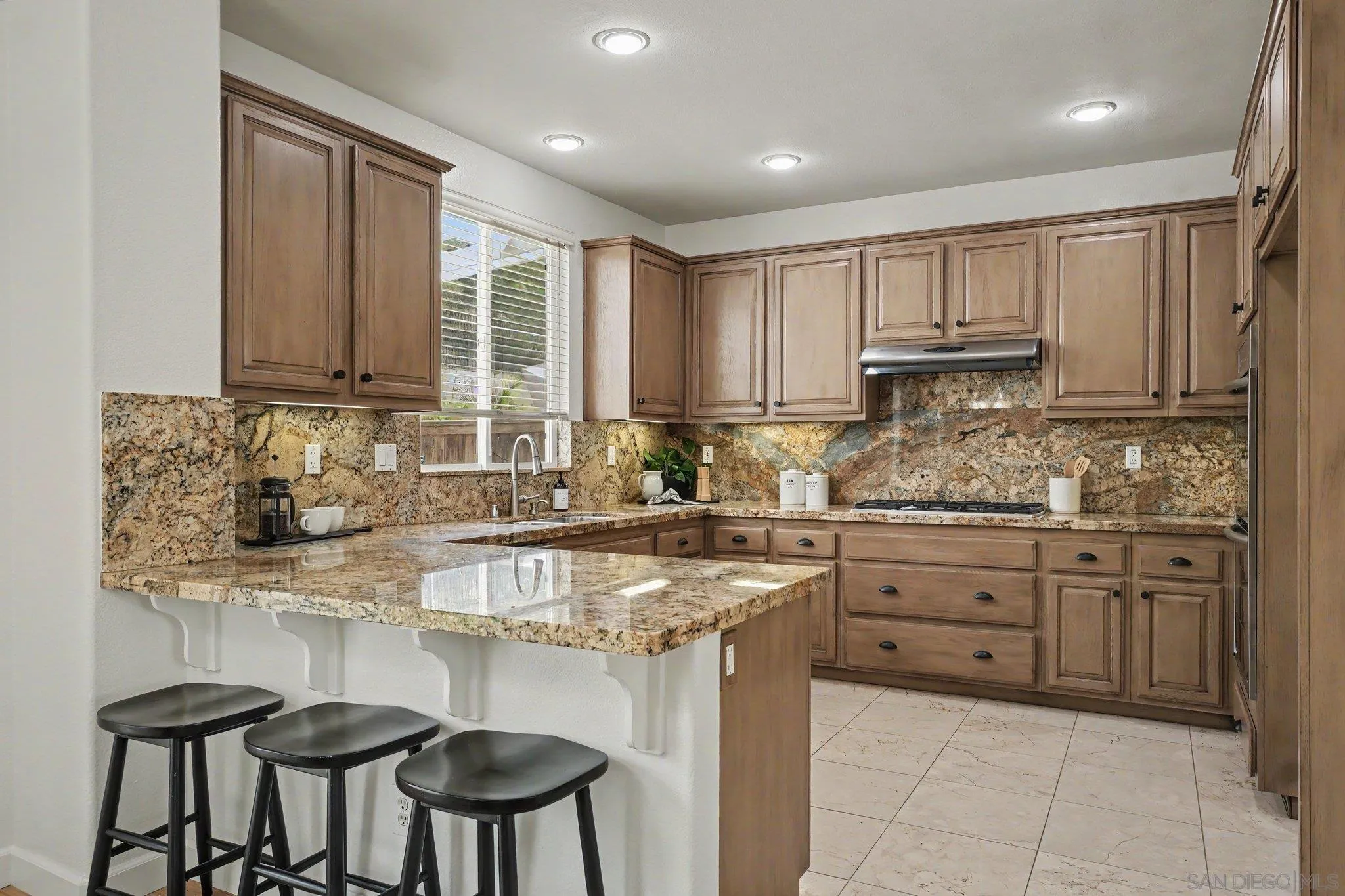 https://cdn.realtyfeed.com/cdn/127/260020528/fdca407f32fd3393f08ab7a4321545b8.webp