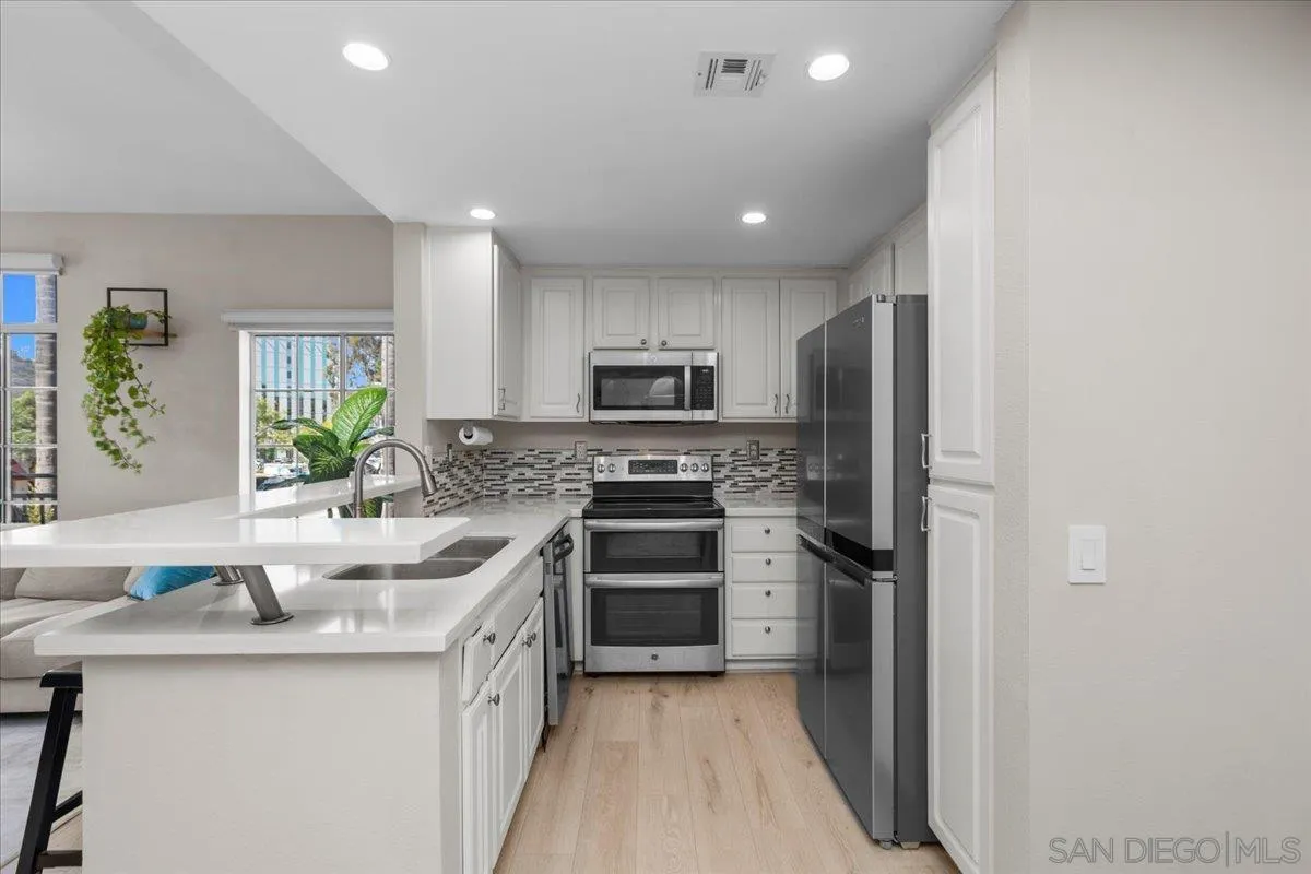 Photo #5: 260020531 Listing: Photo #5