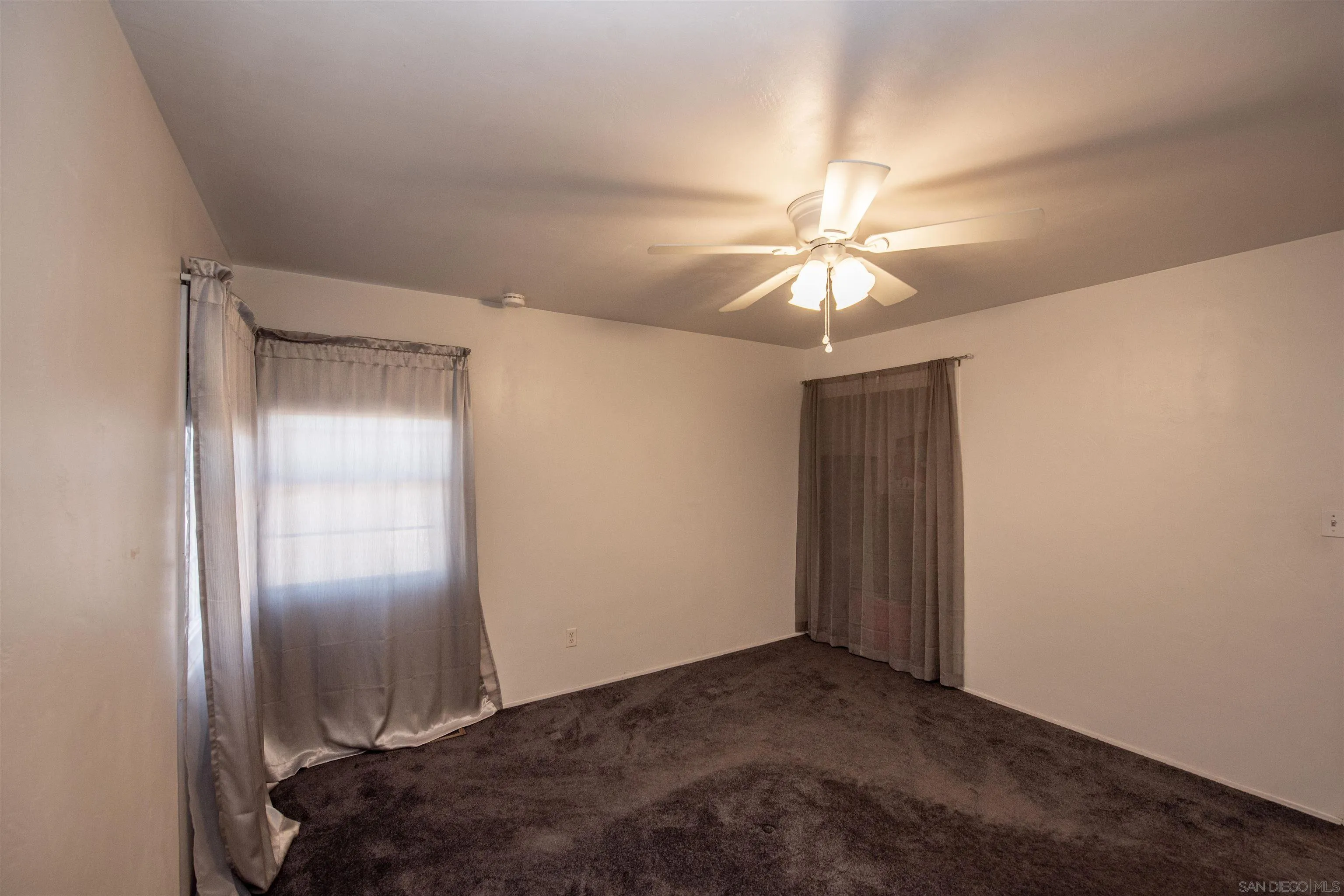 https://cdn.realtyfeed.com/cdn/127/260020535/1e3f6e89f1bc4cff578c791d93b3c8b8.webp