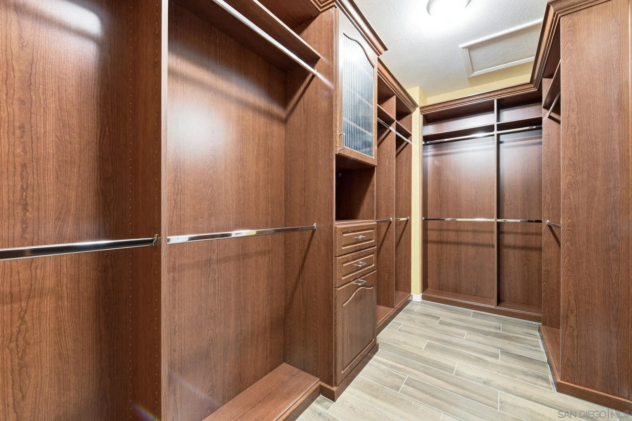 https://cdn.realtyfeed.com/cdn/127/260020540/15e228093f7732f2f3c478563295d001.webp