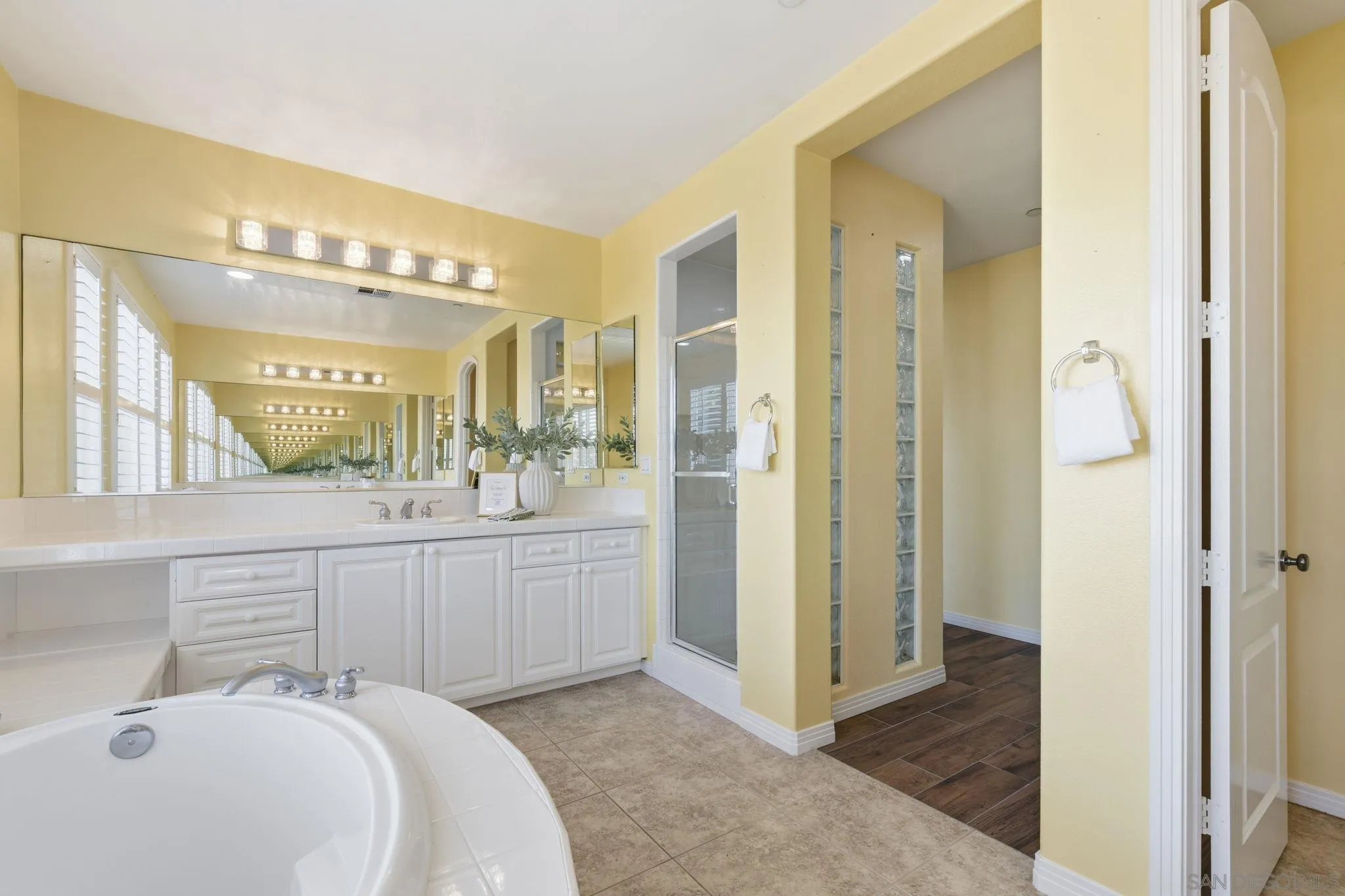 https://cdn.realtyfeed.com/cdn/127/260020540/5b9c2c97f6ef16e4790aec05a3083c2a.webp