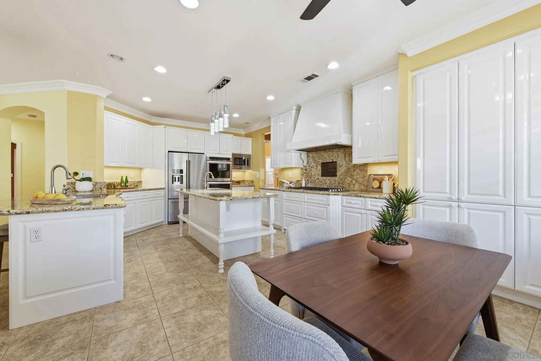 https://cdn.realtyfeed.com/cdn/127/260020540/956ca6643d7d4d956cc2024990e23583.webp