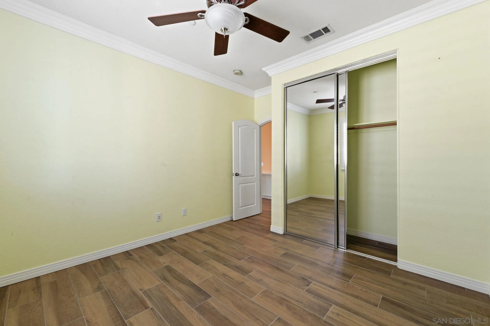 https://cdn.realtyfeed.com/cdn/127/260020540/9e9e386b8211b68b9a9dfa38c72a542b.webp